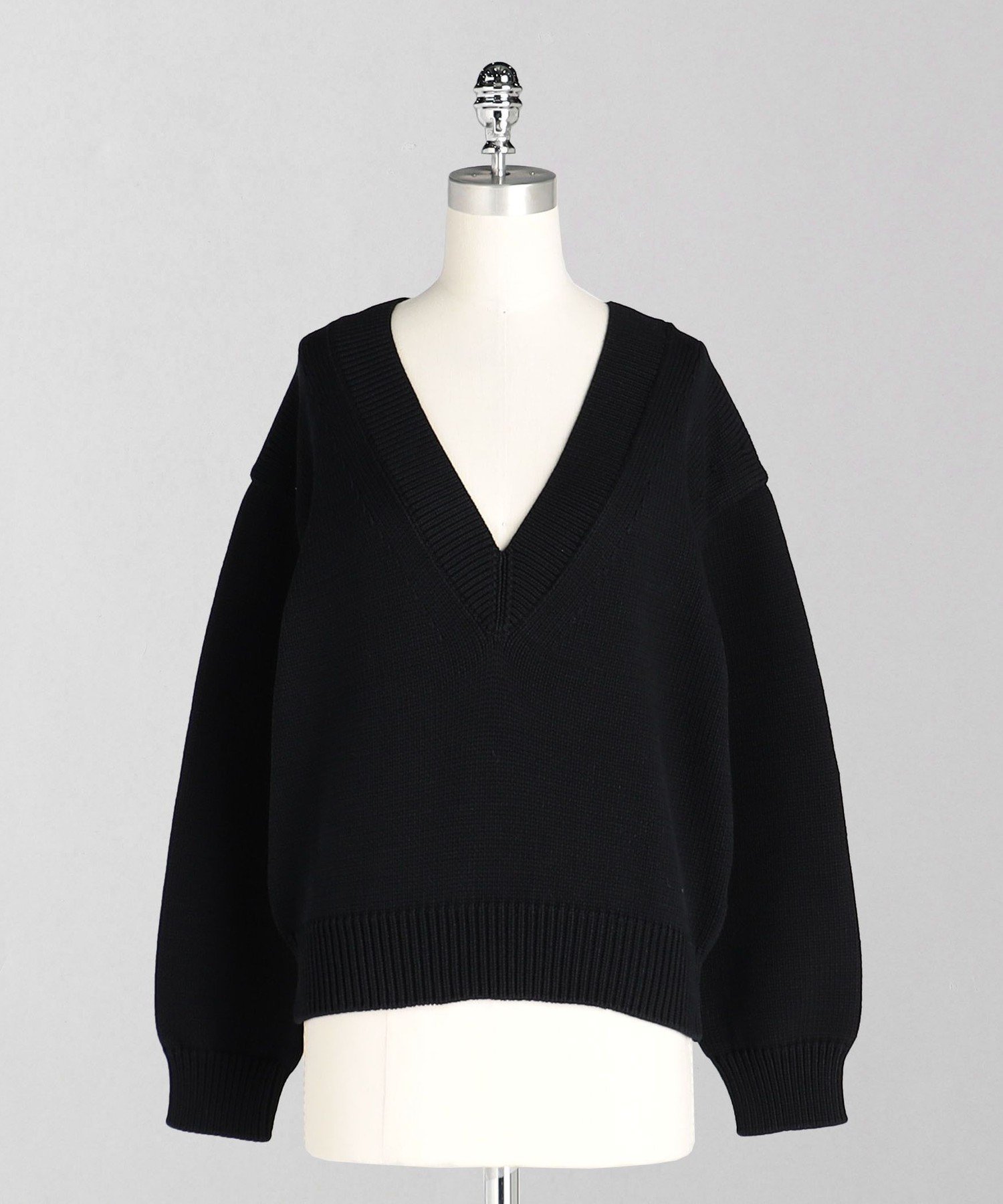 【ユナイテッドアローズ/UNITED ARROWS】のLOEFF リリヤン Vネック ニット プルオーバー インテリア・キッズ・メンズ・レディースファッション・服の通販 founy(ファニー) 　ファッション　Fashion　レディースファッション　Fashion for Women　トップス・カットソー　Cut & Sew Tops　ニット　Knit Tops & Sweaters　カジュアルプルオーバー・ニットトップス　Pullovers & Knit Tops / Casual Pullovers　Vネックトップス　V-Neck Tops / V-Cut Neckline Shirts　エレガント 上品　Elegant　カーディガン　Cardigan, Knitwear　キャミソール　Camisole, Spaghetti Strap Top　ショルダー　Shoulder, Shoulder Strap　ショーツ　Shorts, Short Pants　タイトスカート　Pencil Skirt, Tight Skirt　ドロップ　Drop Shoulder, Dropped Style　ワイド　Wide, Wide Fit　BLACK|ID: prp329100004629924 ipo3291000000033296809