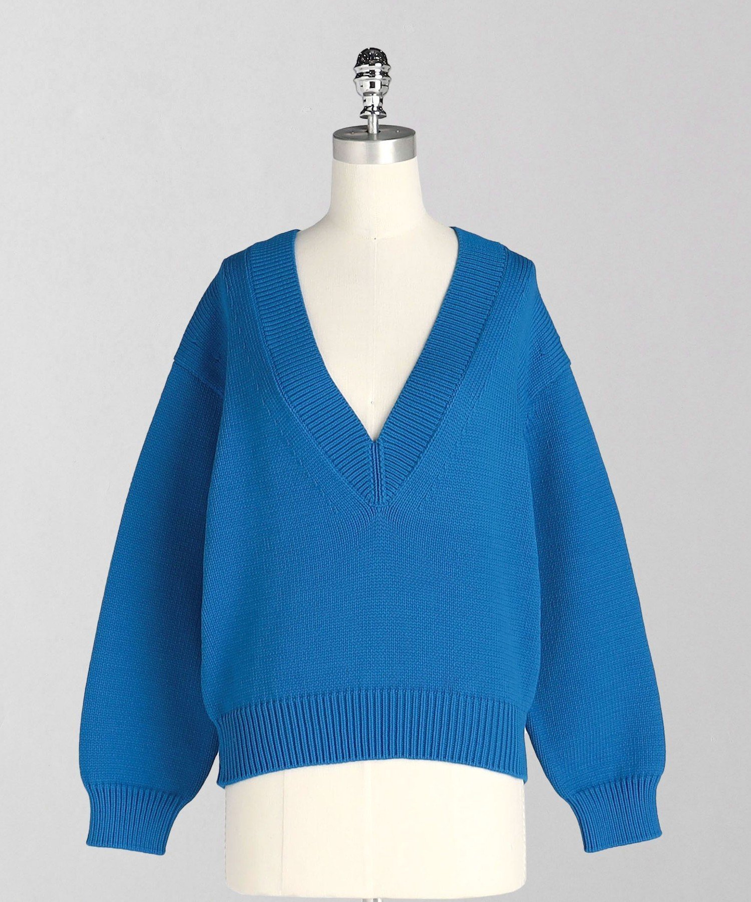 【ユナイテッドアローズ/UNITED ARROWS】のLOEFF リリヤン Vネック ニット プルオーバー インテリア・キッズ・メンズ・レディースファッション・服の通販 founy(ファニー) 　ファッション　Fashion　レディースファッション　Fashion for Women　トップス・カットソー　Cut & Sew Tops　ニット　Knit Tops & Sweaters　カジュアルプルオーバー・ニットトップス　Pullovers & Knit Tops / Casual Pullovers　Vネックトップス　V-Neck Tops / V-Cut Neckline Shirts　エレガント 上品　Elegant　カーディガン　Cardigan, Knitwear　キャミソール　Camisole, Spaghetti Strap Top　ショルダー　Shoulder, Shoulder Strap　ショーツ　Shorts, Short Pants　タイトスカート　Pencil Skirt, Tight Skirt　ドロップ　Drop Shoulder, Dropped Style　ワイド　Wide, Wide Fit　COBALT|ID: prp329100004629924 ipo3291000000033296811