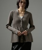 【サロン アダム エ ロペ/SALON adam et rope'】の【WEB限定】Vネックペプラムカーディガン 2 人気、トレンドファッション・服の通販 founy(ファニー) ファッション Fashion レディースファッション Fashion for Women トップス・カットソー Cut & Sew Tops カーディガン・羽織り Layered Style Cardigans Vネックトップス V-Neck Tops / V-Cut Neckline Shirts ウッド Wooden Design カーディガン Cardigan, Knitwear 今季 This Season, Current Season スラックス Slacks, Dress Pants デニム Denim, Jeans Material フォルム Silhouette, Form フレア Flare, Flared ペプラム Peplum, Flared Hem リラックス Relax, Relaxed Fit ロング Long, Long-Length ワイド Wide, Wide Fit A/W・秋冬 Autumn/Winter おすすめ Recommended / Our Picks thumbnail チャコール(06)|ID: prp329100004630411 ipo3291000000033638616