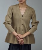 【サロン アダム エ ロペ/SALON adam et rope'】の【WEB限定】Vネックペプラムカーディガン 2 人気、トレンドファッション・服の通販 founy(ファニー) ファッション Fashion レディースファッション Fashion for Women トップス・カットソー Cut & Sew Tops カーディガン・羽織り Layered Style Cardigans Vネックトップス V-Neck Tops / V-Cut Neckline Shirts ウッド Wooden Design カーディガン Cardigan, Knitwear 今季 This Season, Current Season スラックス Slacks, Dress Pants デニム Denim, Jeans Material フォルム Silhouette, Form フレア Flare, Flared ペプラム Peplum, Flared Hem リラックス Relax, Relaxed Fit ロング Long, Long-Length ワイド Wide, Wide Fit A/W・秋冬 Autumn/Winter おすすめ Recommended / Our Picks thumbnail ベージュ系(28)|ID: prp329100004630411 ipo3291000000033638617