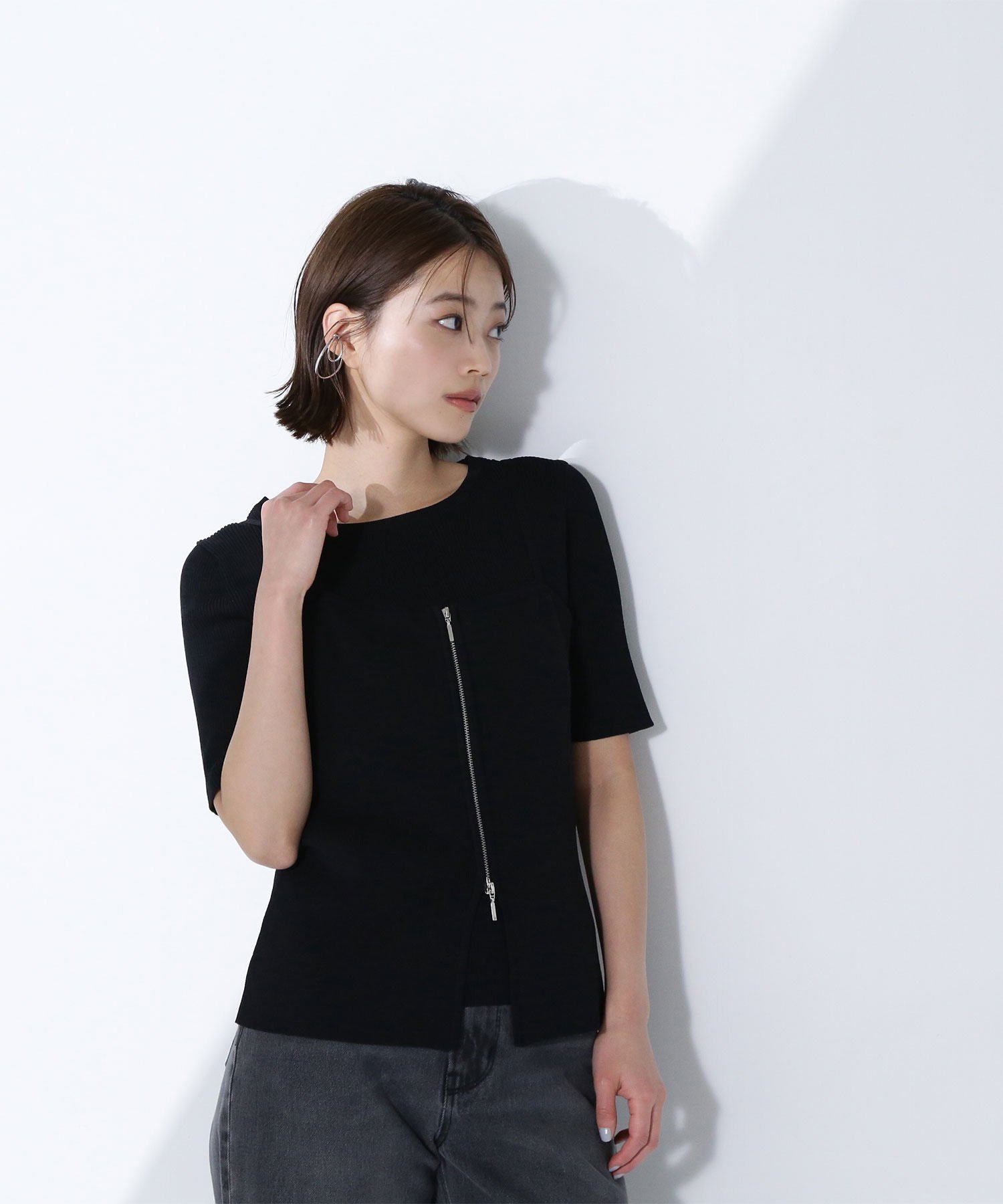 【ナチュラル ビューティー ベーシック/NATURAL BEAUTY BASIC】のジップキャミレイヤードニット インテリア・キッズ・メンズ・レディースファッション・服の通販 founy(ファニー) 　ファッション　Fashion　レディースファッション　Fashion for Women　トップス・カットソー　Cut & Sew Tops　ニット　Knit Tops & Sweaters　キャミソール&ノースリーブ　Camisoles & Sleeveless Tops　おすすめ　Recommended / Our Picks　キャミソール　Camisole, Spaghetti Strap Top　ジップ　Zip, Zipper　スリット　Slit, Slit Detail　トレンド　Trend, Trending Now　ビスチェ　Bustier, Corset Top　クロ|ID: prp329100004630527 ipo3291000000033307035