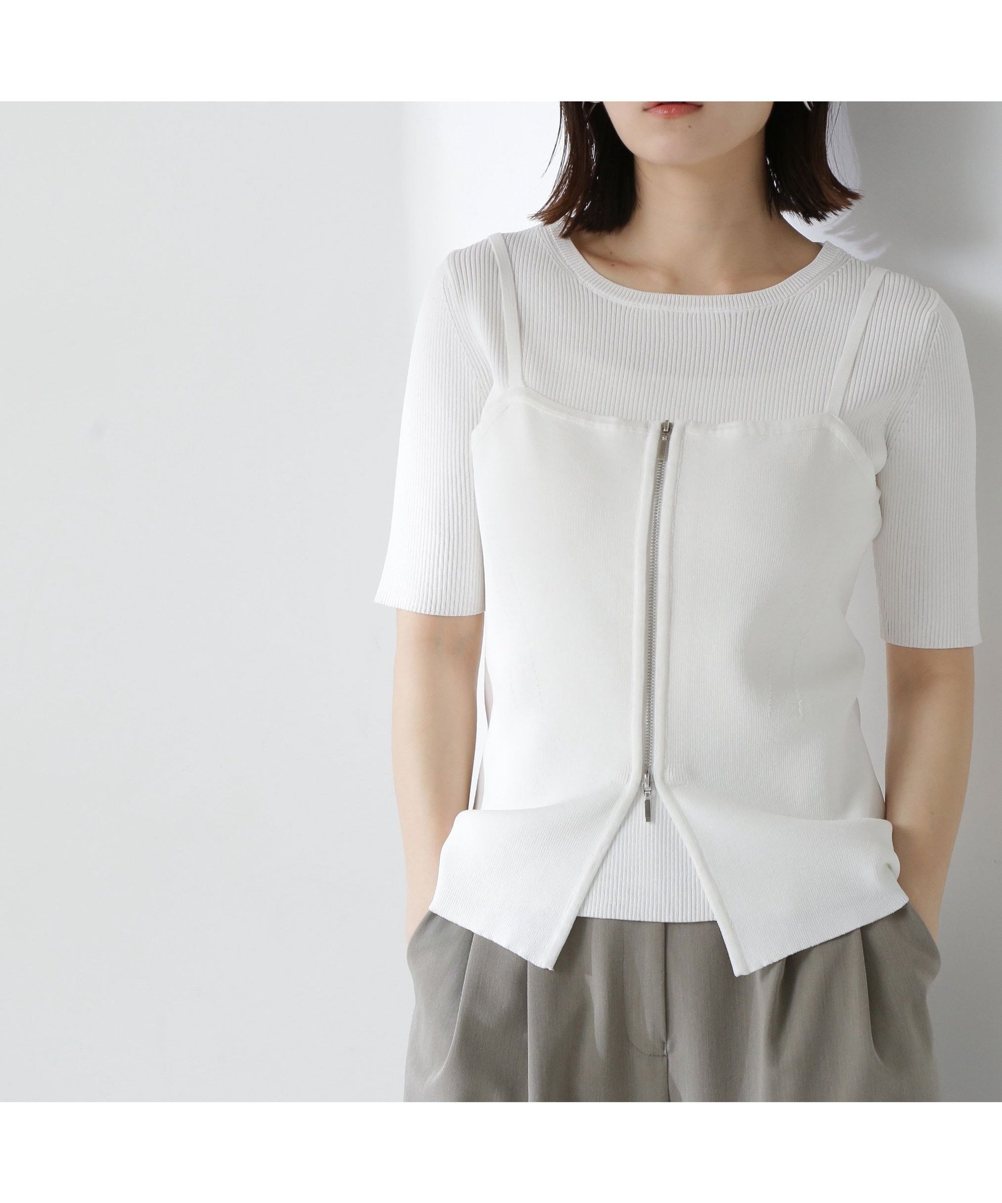 【ナチュラル ビューティー ベーシック/NATURAL BEAUTY BASIC】のジップキャミレイヤードニット インテリア・キッズ・メンズ・レディースファッション・服の通販 founy(ファニー) 　ファッション　Fashion　レディースファッション　Fashion for Women　トップス・カットソー　Cut & Sew Tops　ニット　Knit Tops & Sweaters　キャミソール&ノースリーブ　Camisoles & Sleeveless Tops　おすすめ　Recommended / Our Picks　キャミソール　Camisole, Spaghetti Strap Top　ジップ　Zip, Zipper　スリット　Slit, Slit Detail　トレンド　Trend, Trending Now　ビスチェ　Bustier, Corset Top　オフ1|ID: prp329100004630527 ipo3291000000033307038
