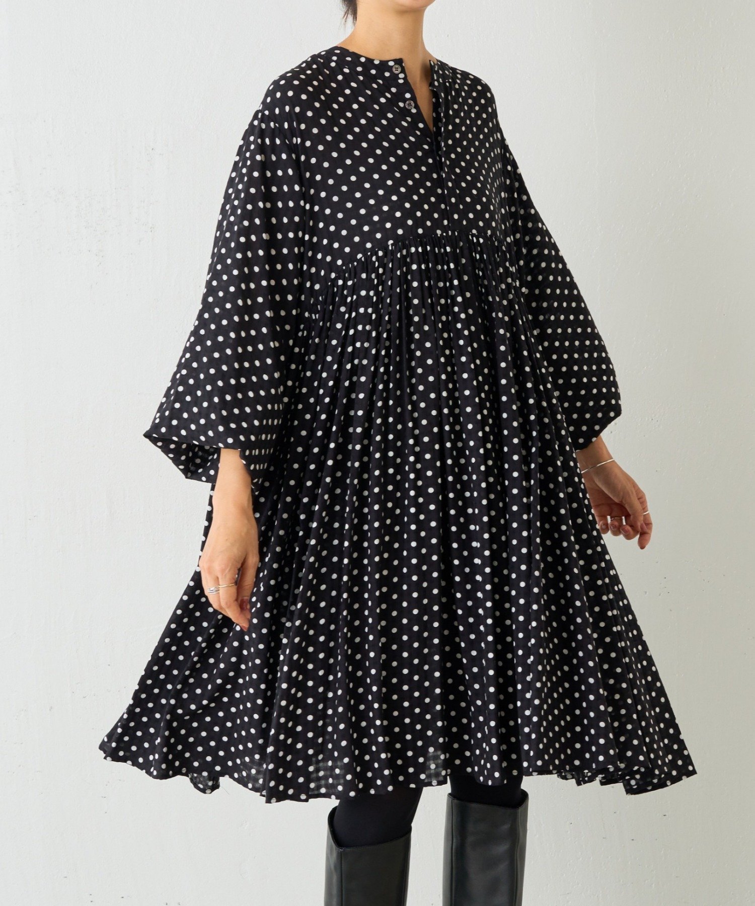 【ビアズリー/BEARDSLEY】のドットギャザーチュニック インテリア・キッズ・メンズ・レディースファッション・服の通販 founy(ファニー) 　ファッション　Fashion　レディースファッション　Fashion for Women　トップス・カットソー　Cut & Sew Tops　おすすめ　Recommended / Our Picks　とろみ　Fluid, Flowy Fabric　カーディガン　Cardigan, Knitwear　ギャザー　Gathered, Ruffled　チェック　Check, Plaid, Tartan　チュニック　Tunic, Long Top　ドット　Polka Dot, Dot Pattern　ポンチョ　Poncho, Cape Style　ロング　Long, Long-Length　ブラック|ID: prp329100004630633 ipo3291000000033865335