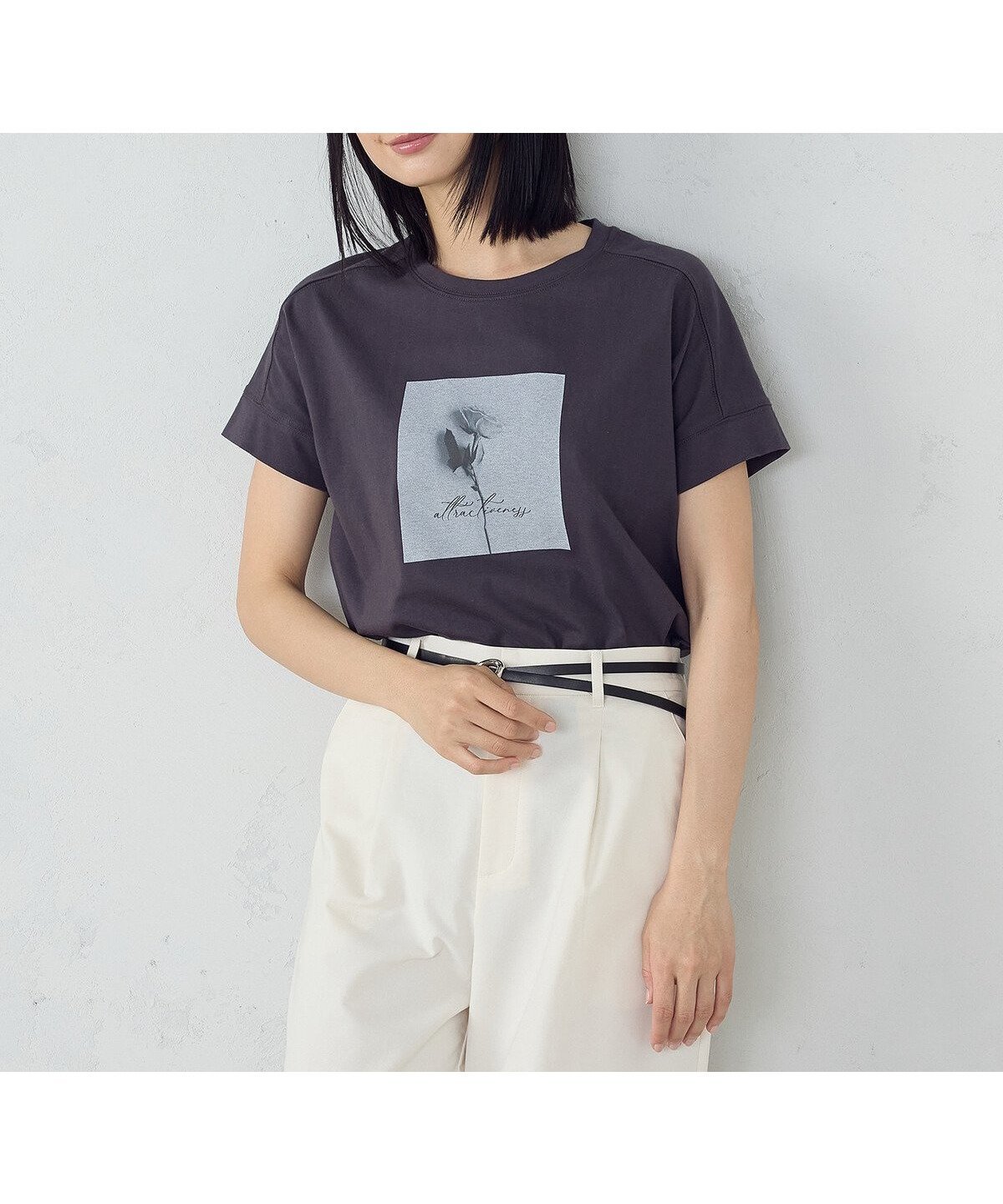 【コムサイズム/COMME CA ISM】のフォトプリントTシャツ インテリア・キッズ・メンズ・レディースファッション・服の通販 founy(ファニー) 　ファッション　Fashion　レディースファッション　Fashion for Women　トップス・カットソー　Cut & Sew Tops　シャツ・ブラウス・オフィスカジュアル　Elegant Blouses & Button-Ups　ロングTシャツ・Tシャツ　Longline T-Shirts & Tees　プリント　Print, Printed Pattern　チャコール|ID: prp329100004631193 ipo3291000000033624548