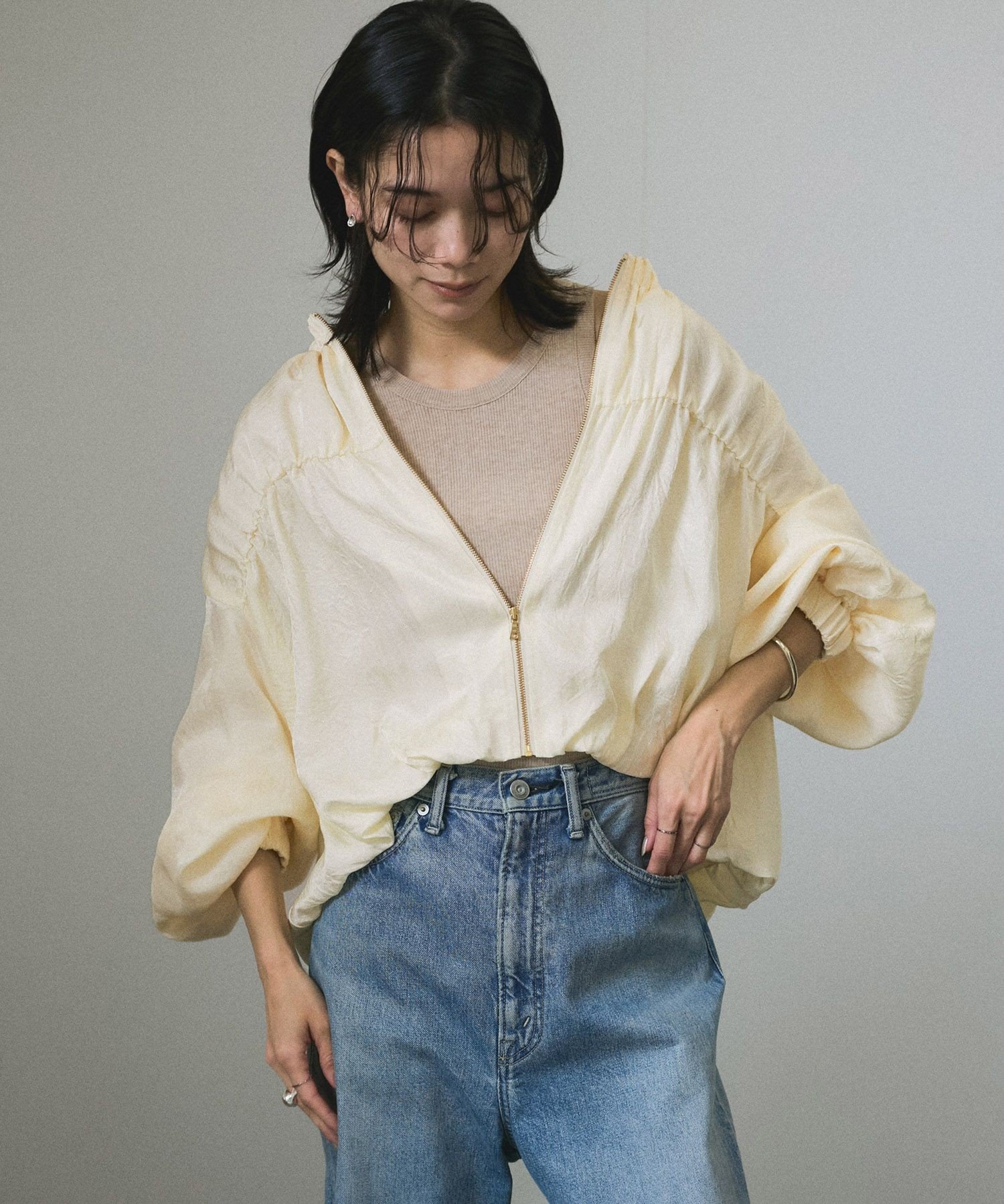 【サロン アダム エ ロペ/SALON adam et rope'】の【WEB限定】バルーンシャツブルゾン/ブラウス インテリア・キッズ・メンズ・レディースファッション・服の通販 founy(ファニー) 　ファッション　Fashion　レディースファッション　Fashion for Women　アウター　Coat / Outerwear Collection　ブルゾンジャケット・スポーティアウター　Blouson Jackets　トップス・カットソー　Cut & Sew Tops　シャツ・ブラウス・オフィスカジュアル　Elegant Blouses & Button-Ups　ヴィンテージ　Vintage Style　ギャザー　Gathered, Ruffled　クロップド　Cropped, Short Length　シルク　Silk, 100% Silk　ツイル　Twist, Twisted Detail　トレンド　Trend, Trending Now　バルーン　Balloon, Balloon Silhouette　ボトム　Bottoms, Lower Wear　ポケット　Pocket, Pocket Detail　羽織　Haori, Light Jacket　おすすめ　Recommended / Our Picks　エレガント 上品　Elegant　オフホワイト(15)|ID: prp329100004631209 ipo3291000000033584727