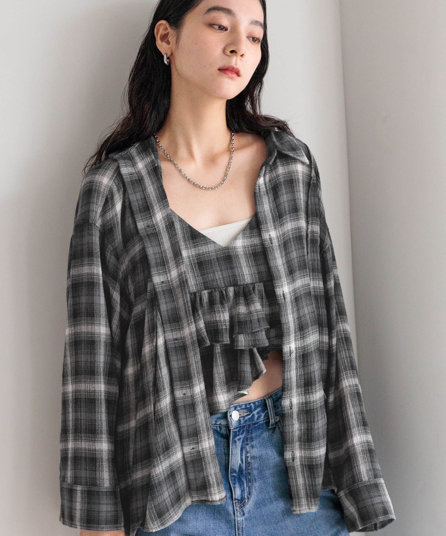 【ローリーズファーム/LOWRYS FARM】のオンブレチェックシャツ インテリア・キッズ・メンズ・レディースファッション・服の通販 founy(ファニー) 　ファッション　Fashion　レディースファッション　Fashion for Women　トップス・カットソー　Cut & Sew Tops　シャツ・ブラウス・オフィスカジュアル　Elegant Blouses & Button-Ups　おすすめ　Recommended / Our Picks　グラデーション　Gradient, Ombre　サマー　Summer, Summer Style　シンプル　Simple, Minimal　チェック　Check, Plaid, Tartan　ビスチェ　Bustier, Corset Top　レギュラー　Regular, Standard Fit　夏　Summer　秋　Autumn　チャコールグレー18|ID: prp329100004631364 ipo3291000000033415269