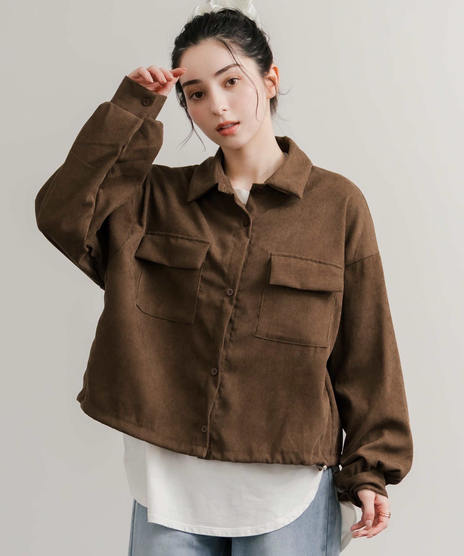 【ロッキーモンロー/Rocky Monroe】のショート丈 コーデュロイシャツジャケット インテリア・キッズ・メンズ・レディースファッション・服の通販 founy(ファニー) 　ファッション　Fashion　レディースファッション　Fashion for Women　アウター　Coat / Outerwear Collection　レディースジャケット・軽アウター　Jackets　コーデュロイ　Corduroy, Cord Fabric　軽量　Lightweight, Ultra Light　ショート　Short, Short Length　トレンド　Trend, Trending Now　ドローコード　Drawcord, Drawstring Cord　バランス　Balance, Style Balance　フラップ　Flap, Flap Pocket　フロント　Front, Front Design　ポケット　Pocket, Pocket Detail　リラックス　Relax, Relaxed Fit　ロールアップ　Roll-Up, Cuffed Hem　再入荷　Restock / Back in Stock　ブラウン|ID: prp329100004631367 ipo3291000000033398440