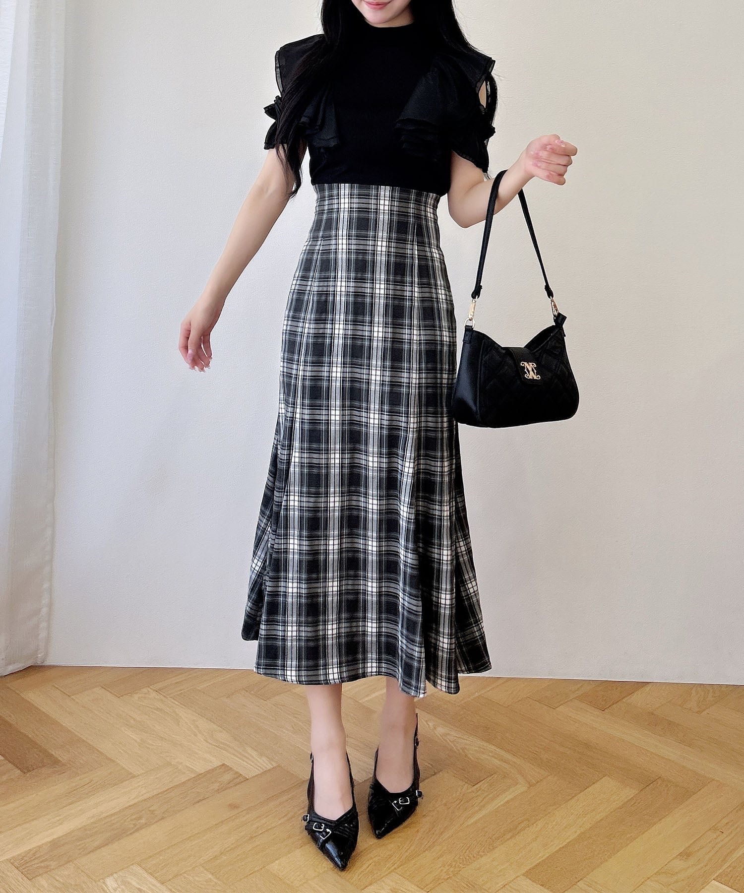 【イング/INGNI】のチェック柄ドッキングワンピース インテリア・キッズ・メンズ・レディースファッション・服の通販 founy(ファニー) 　ファッション　Fashion　レディースファッション　Fashion for Women　ワンピース　Dresses　カットソー　Cut and Sewn Top　サンダル　Sandals, Summer Shoes　ジャケット　Jacket, Outerwear　チェック　Check, Plaid, Tartan　ドッキング　Docking, Mixed Material　フェミニン　Feminine, Girly　フリル　Frill, Ruffle　マーメイド　Mermaid, Fishtail Silhouette　リブニット　Rib Knit, Ribbed Knit　レース　Lace, Lace Fabric　おすすめ　Recommended / Our Picks　夏　Summer　クロ/クロチェック|ID: prp329100004631411 ipo3291000000033427921