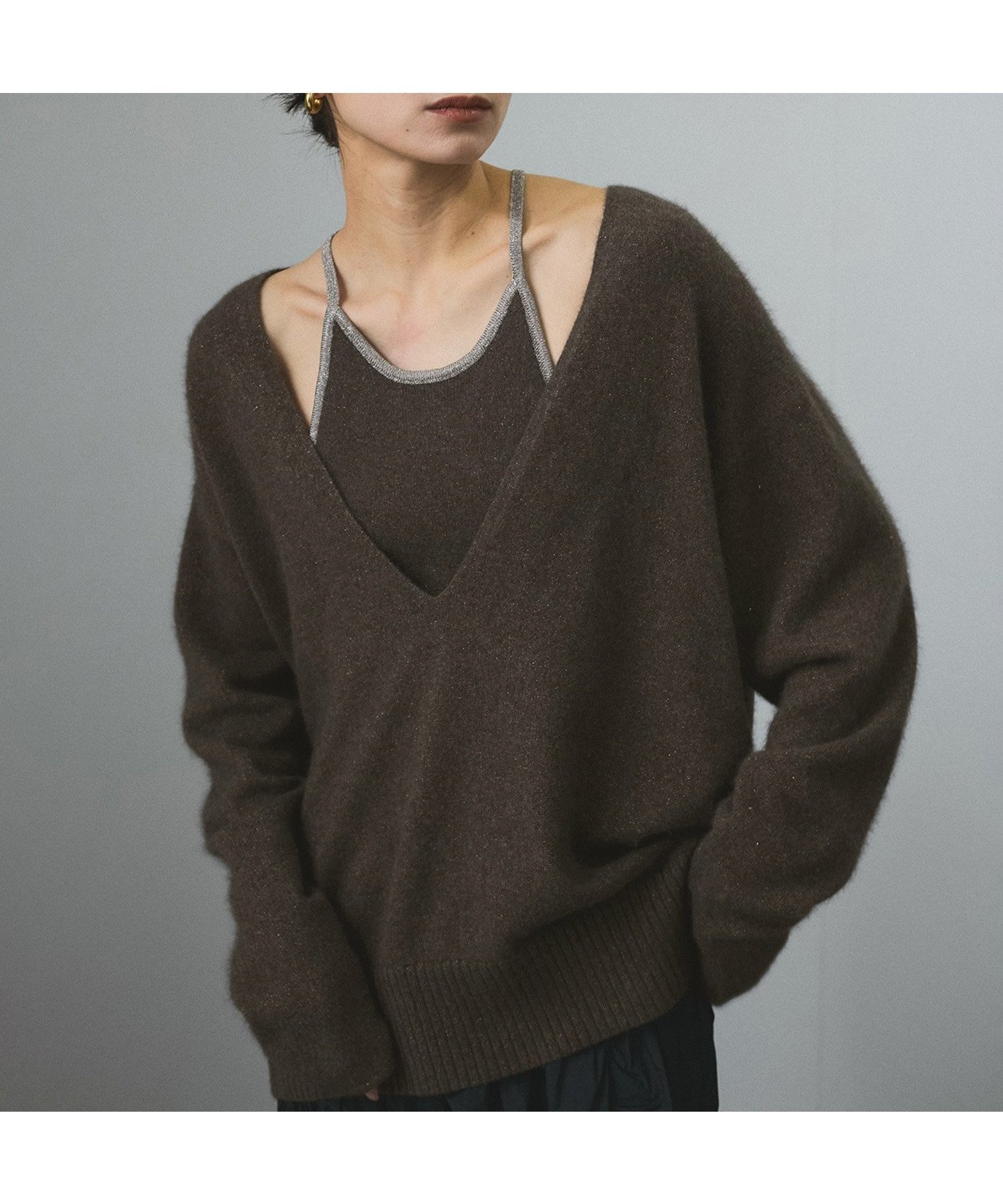 【サロン アダム エ ロペ/SALON adam et rope'】の【セットアップ対応】フォックスウールラメニットディープVネックプルオーバー インテリア・キッズ・メンズ・レディースファッション・服の通販 founy(ファニー) 　ファッション　Fashion　レディースファッション　Fashion for Women　トップス・カットソー　Cut & Sew Tops　ニット　Knit Tops & Sweaters　カジュアルプルオーバー・ニットトップス　Pullovers & Knit Tops / Casual Pullovers　Vネックトップス　V-Neck Tops / V-Cut Neckline Shirts　キャミソール　Camisole, Spaghetti Strap Top　スリット　Slit, Slit Detail　セットアップ　Set-Up, Coordinated Outfit　パターン　Pattern, Design Print　フォックス　Fox, Fox Fur　ポケット　Pocket, Pocket Detail　リラックス　Relax, Relaxed Fit　A/W・秋冬　Autumn/Winter　おすすめ　Recommended / Our Picks　ブラウン系(23)|ID: prp329100004631495 ipo3291000000033597391