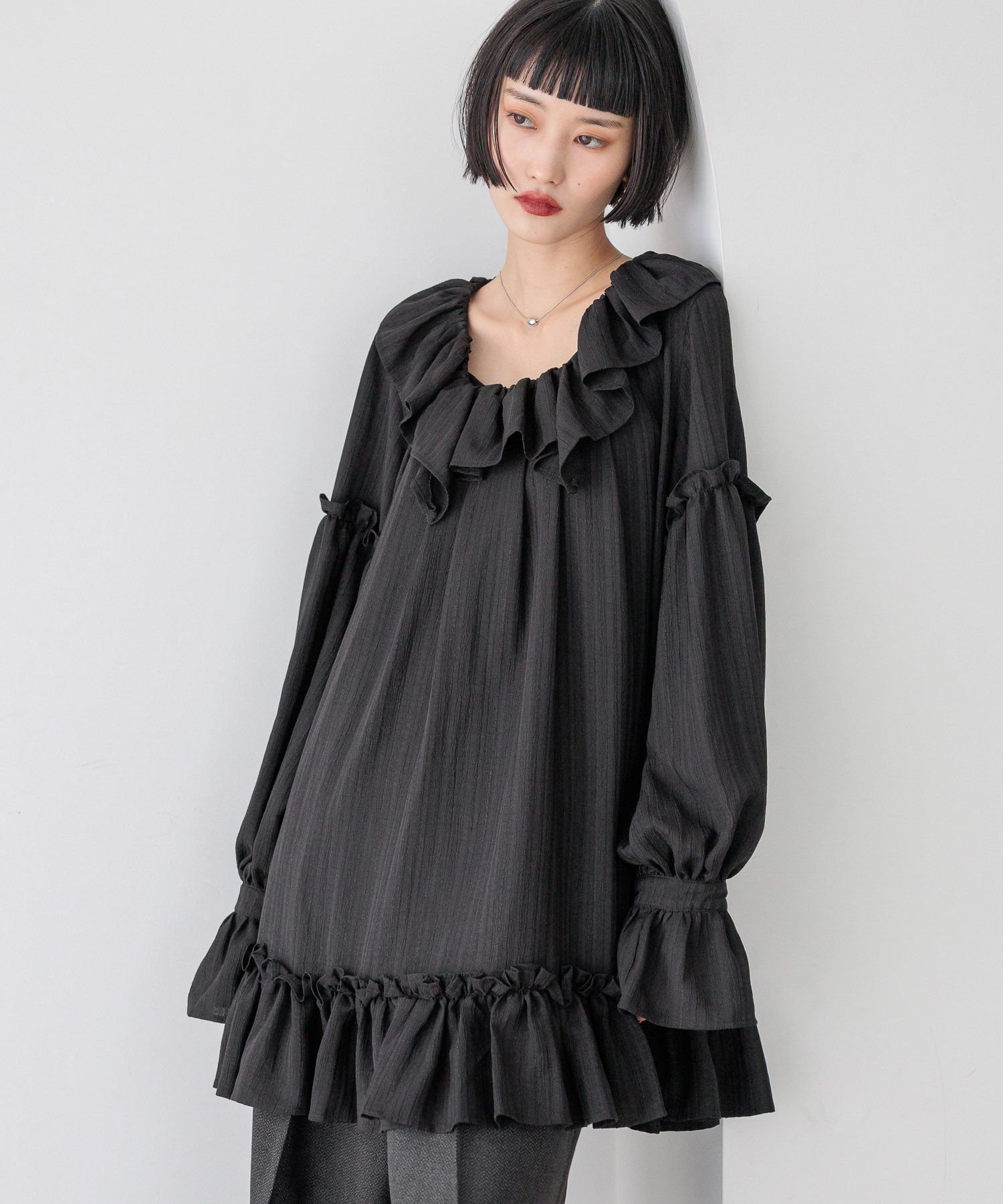 【ローリーズファーム/LOWRYS FARM】のアソートフリルチュニックブラウス インテリア・キッズ・メンズ・レディースファッション・服の通販 founy(ファニー) 　ファッション　Fashion　レディースファッション　Fashion for Women　トップス・カットソー　Cut & Sew Tops　シャツ・ブラウス・オフィスカジュアル　Elegant Blouses & Button-Ups　おすすめ　Recommended / Our Picks　ギャザー　Gathered, Ruffled　チュニック　Tunic, Long Top　トレンド　Trend, Trending Now　フリル　Frill, Ruffle　ボトム　Bottoms, Lower Wear　ワイド　Wide, Wide Fit　ブラック09|ID: prp329100004631523 ipo3291000000033537168