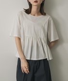【センスオブプレイス/SENSE OF PLACE by URBAN RESEARCH】のクルーネックペプラムフリルトップ OFF WHITE|ID: prp329100004632278 ipo3291000000033503972