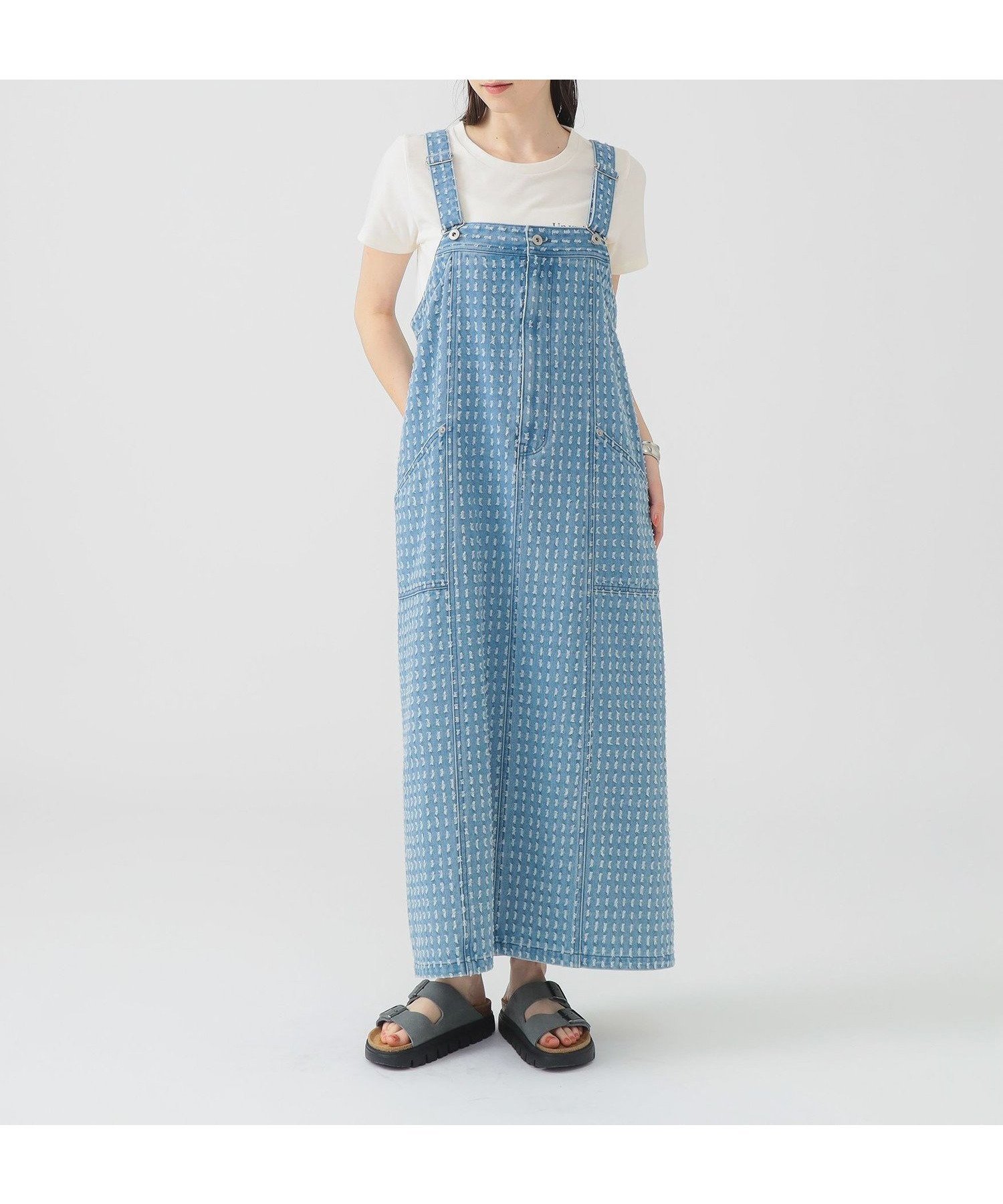 【ビーミングライフストアバイビームス/B:MING LIFE STORE by BEAMS】のジャカード デニム カーゴ ワンピース(S~M) インテリア・キッズ・メンズ・レディースファッション・服の通販 founy(ファニー) 　ファッション　Fashion　レディースファッション　Fashion for Women　ワンピース　Dresses　おすすめ　Recommended / Our Picks　インナー　Innerwear　ショート　Short, Short Length　ジャカード／ジャガード　Jacquard, Woven Pattern　スリーブ　Sleeve, Long Sleeve / Short Sleeve　タートルネック　Turtleneck, High Neck　デニム　Denim, Jeans Material　ノースリーブ　Sleeveless, No-Sleeve　パッチ　Patch, Appliqué　ポケット　Pocket, Pocket Detail　楽ちん　Easy Fit, Comfortable　LIGHT_INDIGO|ID: prp329100004632371 ipo3291000000033337131