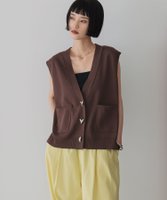【ローリーズファーム/LOWRYS FARM】のデコボタンVベスト 人気、トレンドファッション・服の通販 founy(ファニー) ファッション Fashion レディースファッション Fashion for Women アウター Coat / Outerwear Collection トップス・カットソー Cut & Sew Tops ベスト&ジレ / 重ね着スタイル Vests & Gilets おすすめ Recommended / Our Picks シンプル Simple, Minimal ベスト Vest, Waistcoat ボトム Bottoms, Lower Wear 秋 Autumn 軽量 Lightweight, Ultra Light |ID:prp329100004632377
