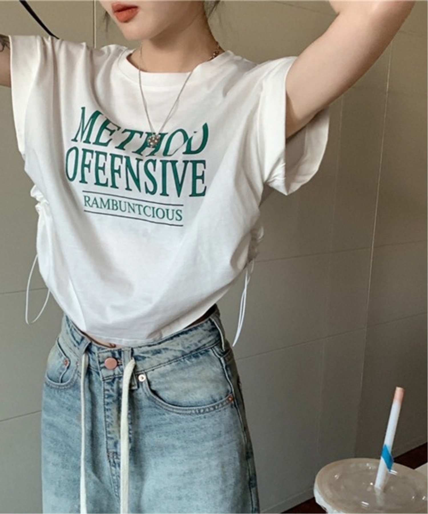 【チェルカ/CERCA】のHALEY PESCA/Y2K ショート丈サイドドローストロゴTシャツ インテリア・キッズ・メンズ・レディースファッション・服の通販 founy(ファニー) 　ファッション　Fashion　レディースファッション　Fashion for Women　トップス・カットソー　Cut & Sew Tops　シャツ・ブラウス・オフィスカジュアル　Elegant Blouses & Button-Ups　ロングTシャツ・Tシャツ　Longline T-Shirts & Tees　インナー　Innerwear　カットソー　Cut and Sewn Top　カーゴパンツ　Cargo Pants, Utility Pants　ショート　Short, Short Length　シンプル　Simple, Minimal　ジャケット　Jacket, Outerwear　スラックス　Slacks, Dress Pants　デニム　Denim, Jeans Material　トレンド　Trend, Trending Now　ベーシック　Basic, Essential　モチーフ　Motif, Design Theme　今季　This Season, Current Season　WHT|ID: prp329100004632506 ipo3291000000033338776