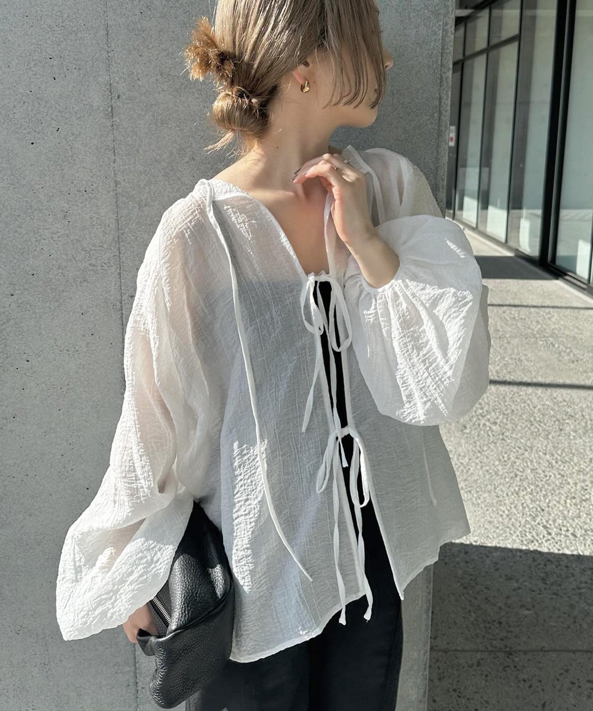 【セレクトモカ/SELECT MOCA】の2WAYボリュームオーバーブラウス インテリア・キッズ・メンズ・レディースファッション・服の通販 founy(ファニー) 　ファッション　Fashion　レディースファッション　Fashion for Women　トップス・カットソー　Cut & Sew Tops　シャツ・ブラウス・オフィスカジュアル　Elegant Blouses & Button-Ups　おすすめ　Recommended / Our Picks　インナー　Innerwear　ギャザー　Gathered, Ruffled　クロップド　Cropped, Short Length　シアー　Sheer, See-Through　シンプル　Simple, Minimal　タイトスカート　Pencil Skirt, Tight Skirt　リボン　Ribbon, Bow　夏　Summer　羽織　Haori, Light Jacket　オフホワイト-110|ID: prp329100004632531 ipo3291000000033589244