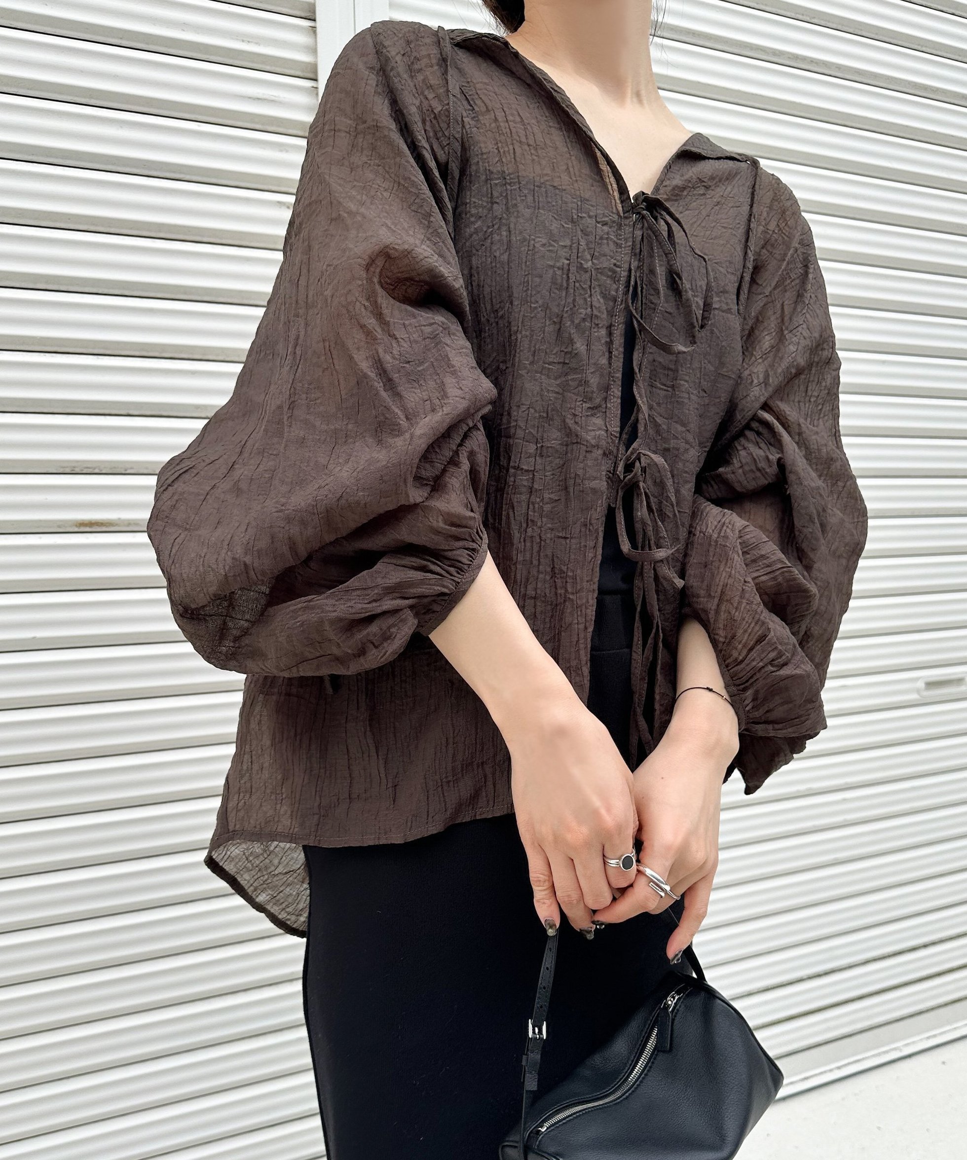 【セレクトモカ/SELECT MOCA】の2WAYボリュームオーバーブラウス インテリア・キッズ・メンズ・レディースファッション・服の通販 founy(ファニー) 　ファッション　Fashion　レディースファッション　Fashion for Women　トップス・カットソー　Cut & Sew Tops　シャツ・ブラウス・オフィスカジュアル　Elegant Blouses & Button-Ups　おすすめ　Recommended / Our Picks　インナー　Innerwear　ギャザー　Gathered, Ruffled　クロップド　Cropped, Short Length　シアー　Sheer, See-Through　シンプル　Simple, Minimal　タイトスカート　Pencil Skirt, Tight Skirt　リボン　Ribbon, Bow　夏　Summer　羽織　Haori, Light Jacket　ブラウン-800|ID: prp329100004632531 ipo3291000000033589248