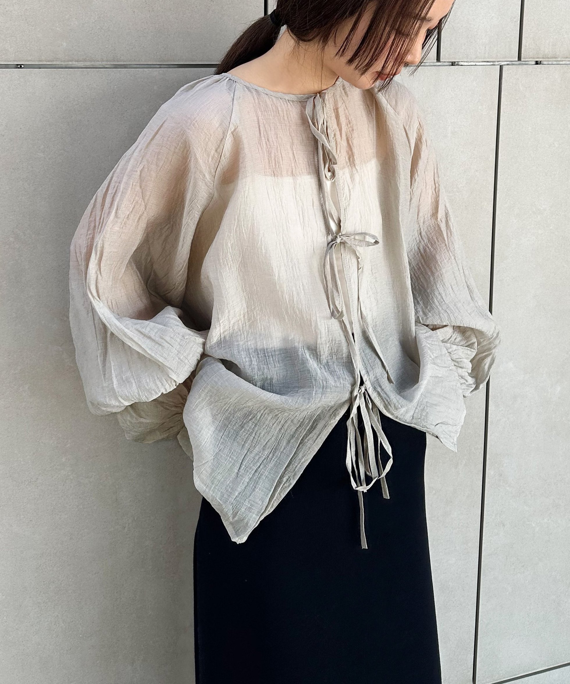 【セレクトモカ/SELECT MOCA】の2WAYボリュームオーバーブラウス インテリア・キッズ・メンズ・レディースファッション・服の通販 founy(ファニー) 　ファッション　Fashion　レディースファッション　Fashion for Women　トップス・カットソー　Cut & Sew Tops　シャツ・ブラウス・オフィスカジュアル　Elegant Blouses & Button-Ups　おすすめ　Recommended / Our Picks　インナー　Innerwear　ギャザー　Gathered, Ruffled　クロップド　Cropped, Short Length　シアー　Sheer, See-Through　シンプル　Simple, Minimal　タイトスカート　Pencil Skirt, Tight Skirt　リボン　Ribbon, Bow　夏　Summer　羽織　Haori, Light Jacket　グレー-900|ID: prp329100004632531 ipo3291000000033589251