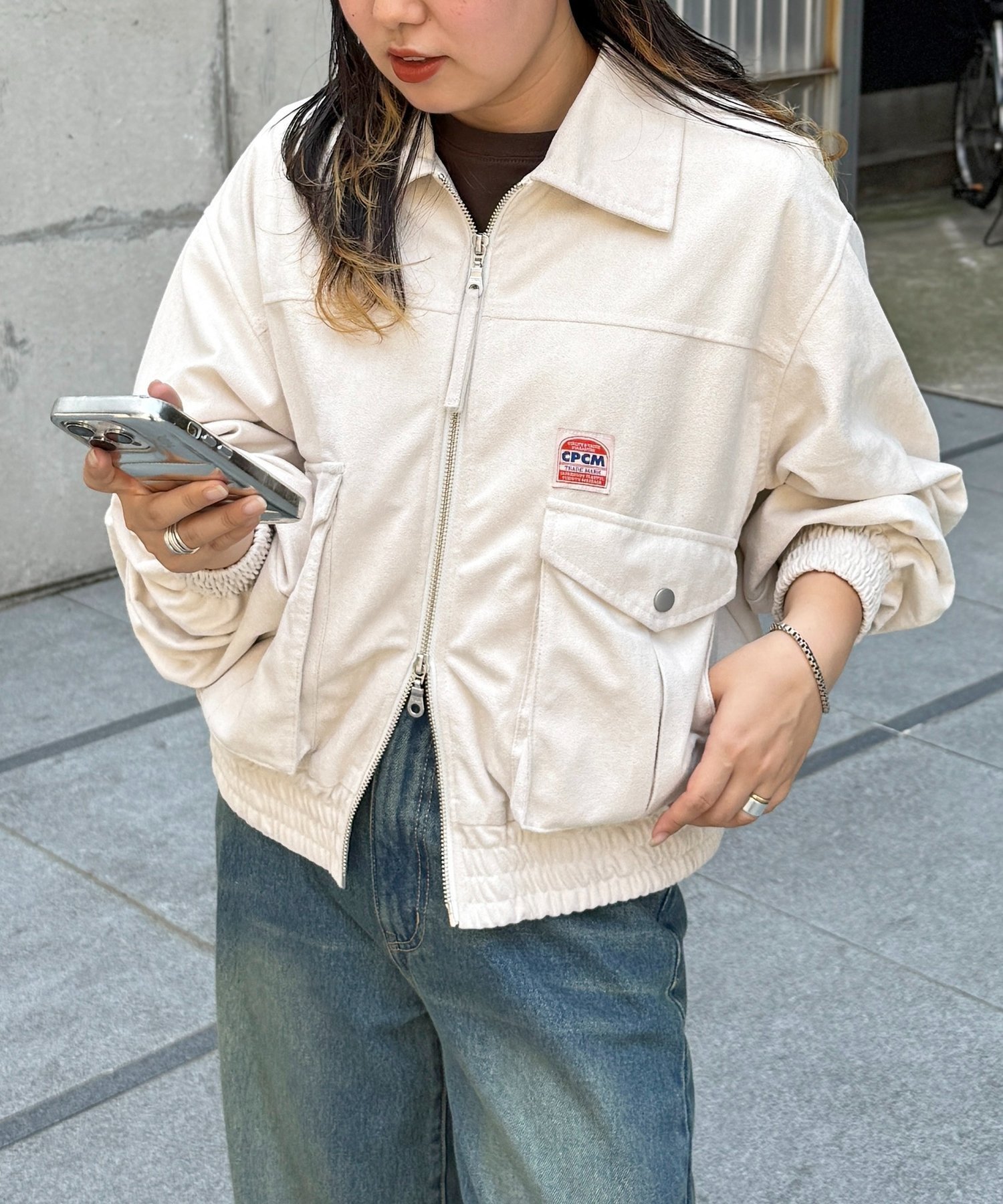 【シーピーシーエム/CPCM】のスエードワークブルゾン インテリア・キッズ・メンズ・レディースファッション・服の通販 founy(ファニー) 　ファッション　Fashion　レディースファッション　Fashion for Women　アウター　Coat / Outerwear Collection　ブルゾンジャケット・スポーティアウター　Blouson Jackets　おすすめ　Recommended / Our Picks　アウトドア　Outdoor Clothing　コンパクト　Compact, Small Size　ショート　Short, Short Length　デニム　Denim, Jeans Material　トレンド　Trend, Trending Now　ブルゾン　Blouson, Bomber Jacket　ポケット　Pocket, Pocket Detail　エレガント 上品　Elegant　旅行　Travel　アイボリー|ID: prp329100004633355 ipo3291000000033594263