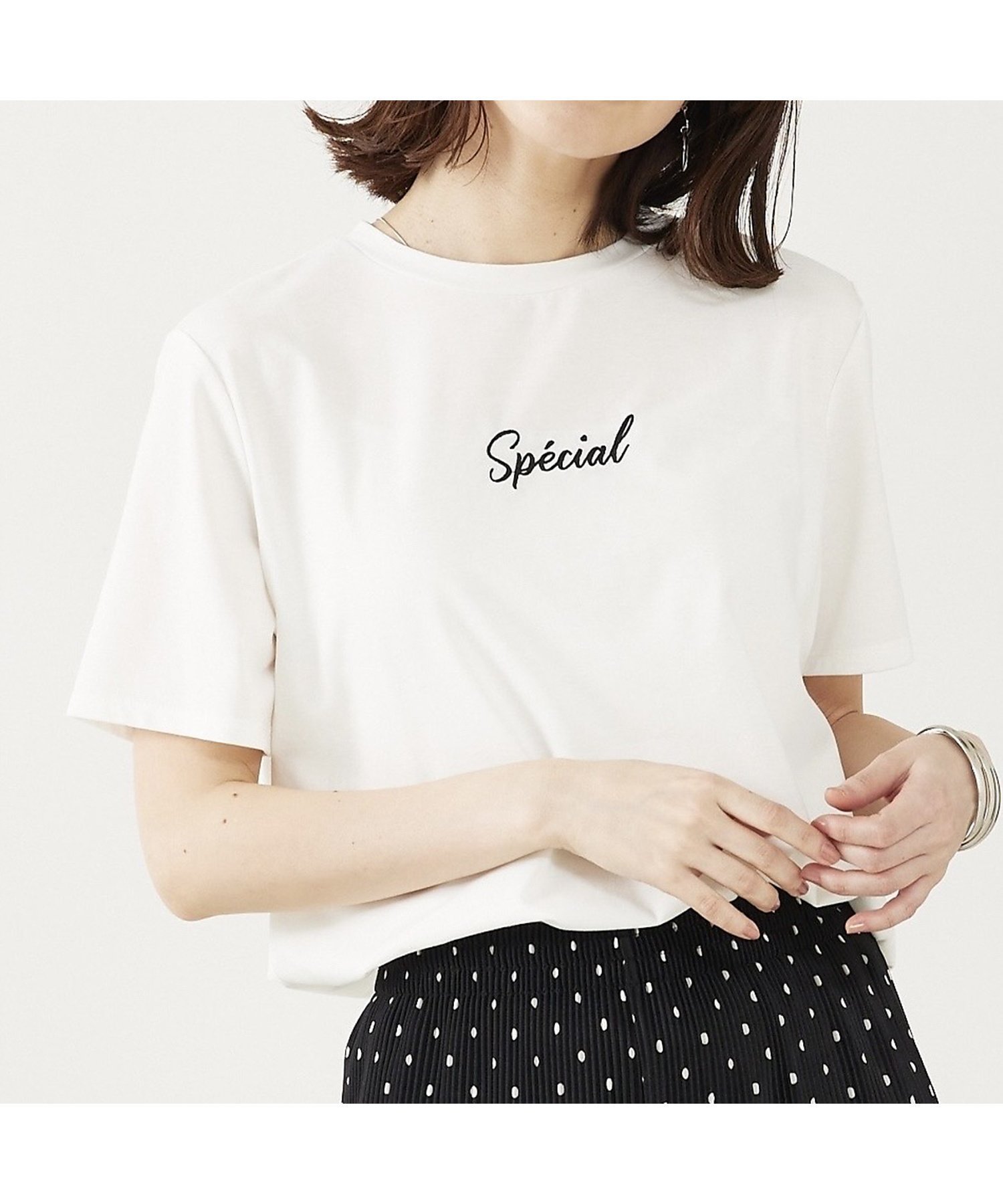 【アバハウスマヴィ/abahouse mavie】のロゴ 刺繍コンパクトT インテリア・キッズ・メンズ・レディースファッション・服の通販 founy(ファニー) 　ファッション　Fashion　レディースファッション　Fashion for Women　おすすめ　Recommended / Our Picks　インナー　Innerwear　コンパクト　Compact, Small Size　ジャケット　Jacket, Outerwear　プリント　Print, Printed Pattern　ベスト　Vest, Waistcoat　ボトム　Bottoms, Lower Wear　人気　Popular, Best Seller　ホワイト系その他2|ID: prp329100004633504 ipo3291000000033623251
