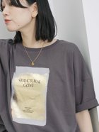 【サマンサモスモス/Samansa Mos2】の◎箔プリントTシャツ 人気、トレンドファッション・服の通販 founy(ファニー) ファッション Fashion レディースファッション Fashion for Women トップス・カットソー Cut & Sew Tops シャツ・ブラウス・オフィスカジュアル Elegant Blouses & Button-Ups ロングTシャツ・Tシャツ Longline T-Shirts & Tees シャイニー Shiny, Glossy Finish シンプル Simple, Minimal プリント Print, Printed Pattern thumbnail チャコールグレー|ID: prp329100004633532 ipo3291000000033472317