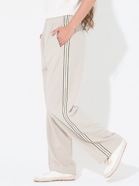 【コカ/COCA】のカットジョーゼットサイドラインパンツ 人気、トレンドファッション・服の通販 founy(ファニー) ファッション Fashion レディースファッション Fashion for Women パンツ Pants & Trousers ジョーゼット Georgette, Semi-Sheer Fabric スウェット / スエット Sweatshirt, Sweatwear スタイリッシュ Stylish, Fashionable スニーカー Sneakers, Trainers トレンド Trend, Trending Now ポケット Pocket, Pocket Detail ロング Long, Long-Length 楽ちん Easy Fit, Comfortable おすすめ Recommended / Our Picks |ID:prp329100004633846