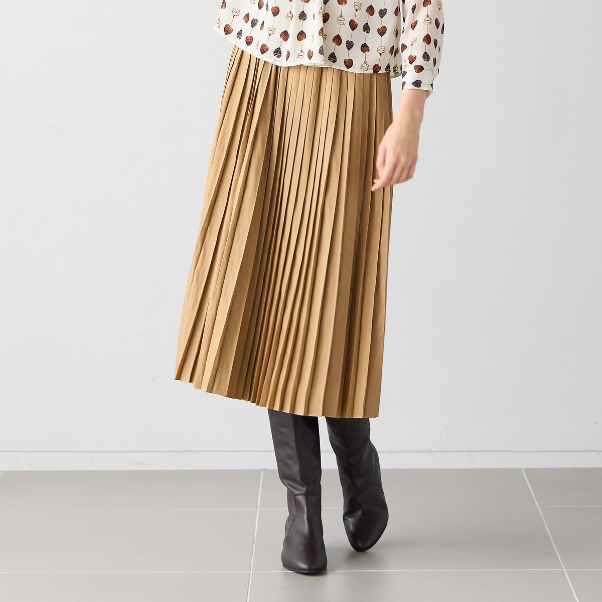 【リリアンビューティエクラ/Liliane Burty ECLAT】のシャンブレーツイル プリーツスカート 人気、トレンドファッション・服の通販 founy(ファニー) 　ファッション　Fashion　レディースファッション　Fashion for Women　スカート　Skirts　プリーツスカート / 上品フェミニンスタイル　Pleated Skirts　エレガント 上品　Elegant　コレクション　Collection, Seasonal Line　シャンブレー　Chambray, Denim-Like Fabric　ダンガリー　Dungaree, Chambray　デニム　Denim, Jeans Material　フラット　Flat, Flat Shoes　プリーツ　Pleats, Pleated　リュクス　Luxury, Elegant, High-End, Chic　ロング　Long, Long-Length　A/W・秋冬　Autumn/Winter　 other-1|ID: prp329100004633952 ipo3291000000033420733