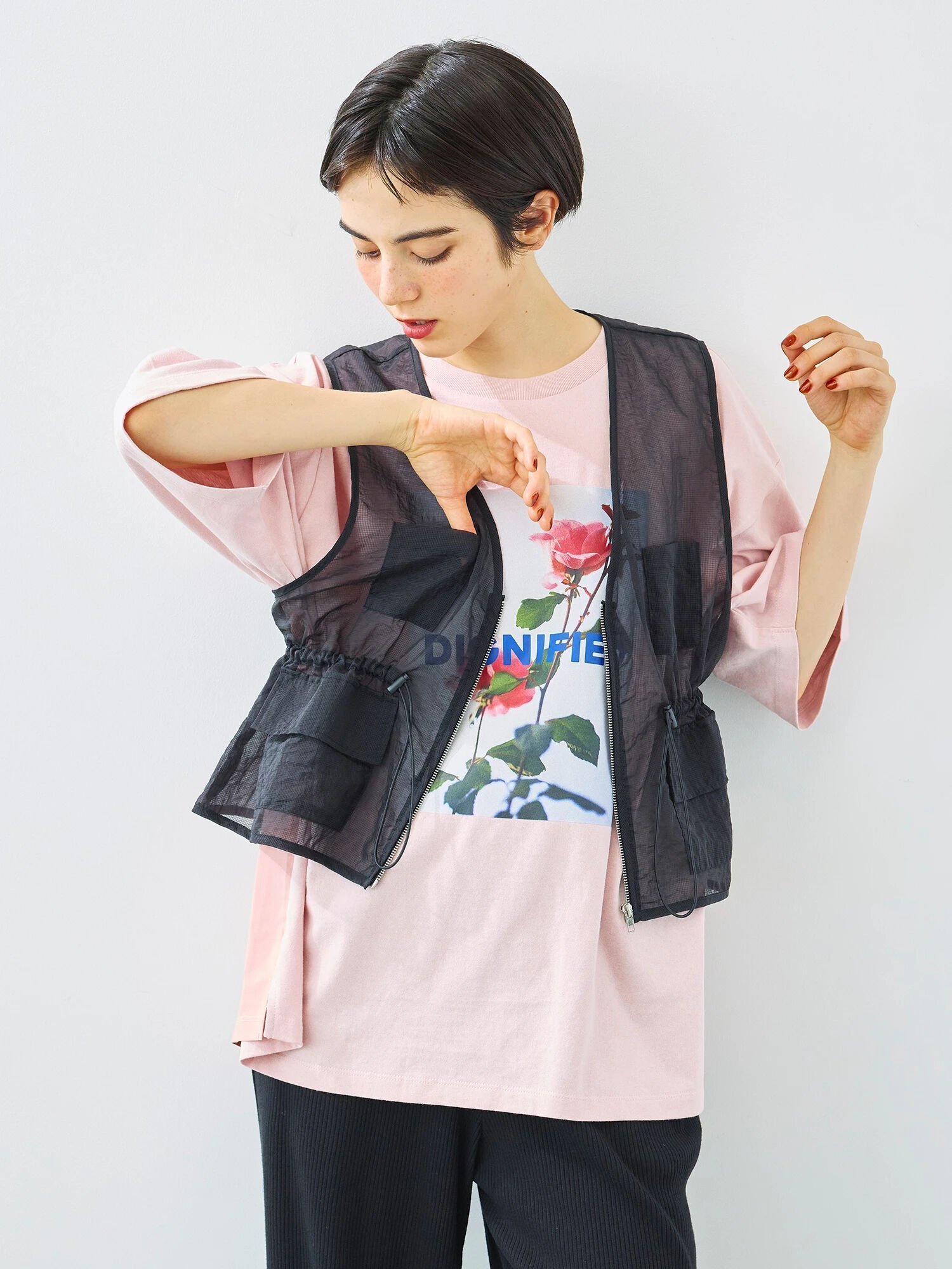 【サマンサモスモス/Samansa Mos2】のシアーナイロンジップベスト インテリア・キッズ・メンズ・レディースファッション・服の通販 founy(ファニー) 　ファッション　Fashion　レディースファッション　Fashion for Women　アウター　Coat / Outerwear Collection　トップス・カットソー　Cut & Sew Tops　ベスト&ジレ / 重ね着スタイル　Vests & Gilets　おすすめ　Recommended / Our Picks　カットソー　Cut and Sewn Top　フロント　Front, Front Design　ベスト　Vest, Waistcoat　ブラック|ID: prp329100004633979 ipo3291000000033846298