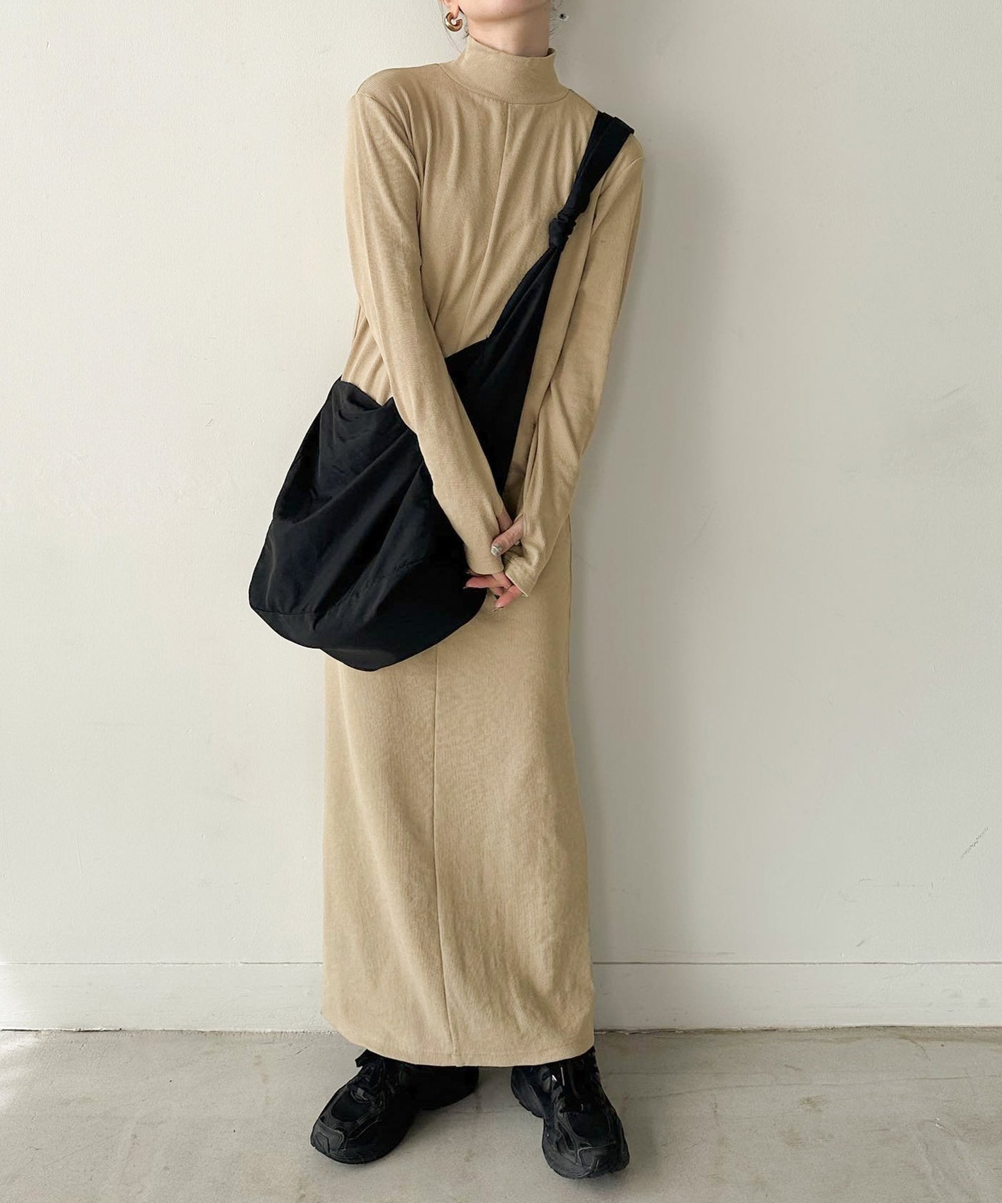 【セレクトモカ/SELECT MOCA】の【サイズ展開あり】フィンガースリーブプチハイリブワンピース インテリア・キッズ・メンズ・レディースファッション・服の通販 founy(ファニー) 　ファッション　Fashion　レディースファッション　Fashion for Women　ワンピース　Dresses　洗える　Machine Washable　切替　Switching, Contrast Panel　シンプル　Simple, Minimal　スニーカー　Sneakers, Trainers　センター　Center, Center Line　ダウン　Down, Puffer　バランス　Balance, Style Balance　おすすめ　Recommended / Our Picks　ベージュ-01|ID: prp329100004634237 ipo3291000000033444371