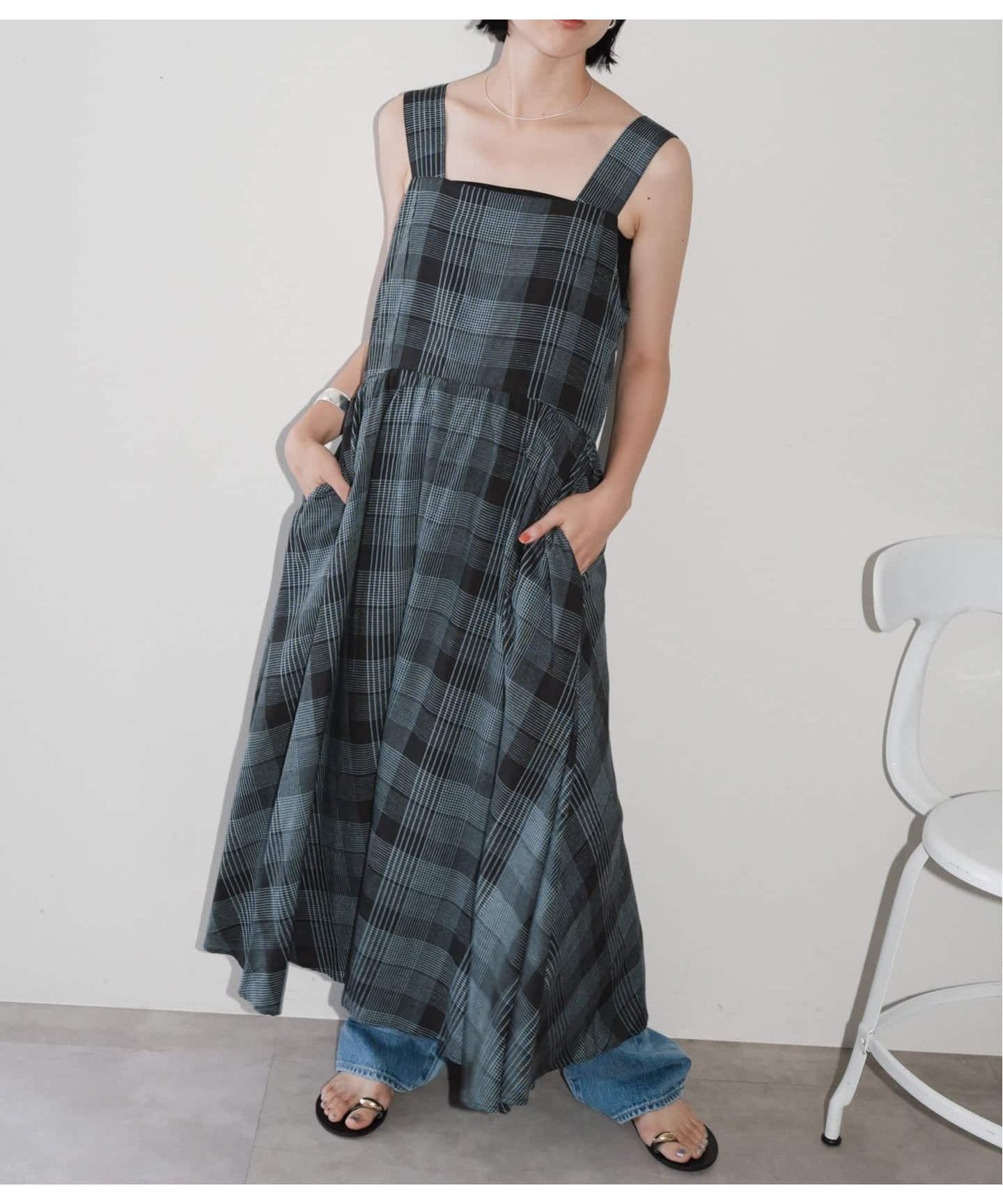 【スピック&スパン/Spick & Span】のK.Ayami*S スクエアカットギャザーワンピース インテリア・キッズ・メンズ・レディースファッション・服の通販 founy(ファニー) 　ファッションモデル・俳優・女優　Models　女性　Women　垣内彩未　Kakiuchi Ayami　ファッション　Fashion　レディースファッション　Fashion for Women　ワンピース　Dresses　インナー　Innerwear　キャミソール　Camisole, Spaghetti Strap Top　ギャザー　Gathered, Ruffled　コラボ　Collaboration, Collab　スクエア　Square, Square Shape　チェック　Check, Plaid, Tartan　デニム　Denim, Jeans Material　フィット　Fit, Slim Fit　フレア　Flare, Flared　無地　Plain, Solid Color　ブラックベース|ID: prp329100004634241 ipo3291000000033444386