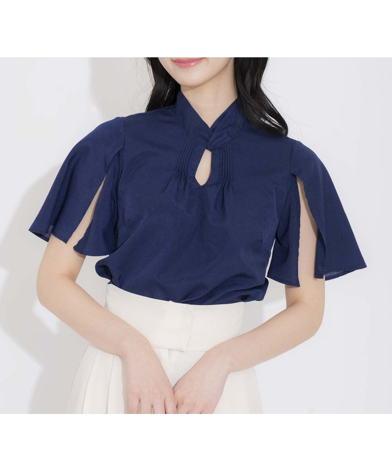【ノエラ/Noela】のフレアスリーブツイストブラウス インテリア・キッズ・メンズ・レディースファッション・服の通販 founy(ファニー) 　ファッション　Fashion　レディースファッション　Fashion for Women　トップス・カットソー　Cut & Sew Tops　シャツ・ブラウス・オフィスカジュアル　Elegant Blouses & Button-Ups　とろみ　Fluid, Flowy Fabric　インナー　Innerwear　スリット　Slit, Slit Detail　ツイスト　Tweed, Tweed Fabric　ベーシック　Basic, Essential　ポケット　Pocket, Pocket Detail　エレガント 上品　Elegant　ネイビー|ID: prp329100004634381 ipo3291000000033557247