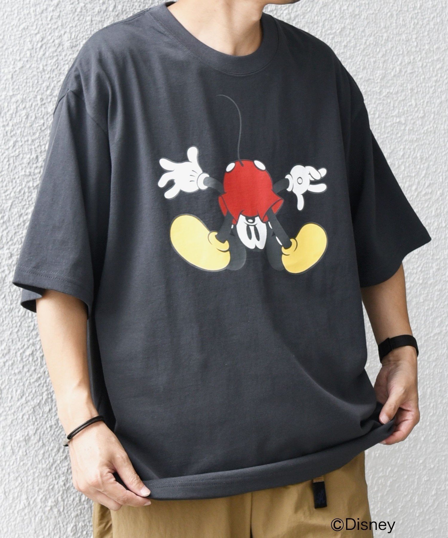 【シップス フォー ウィメン/SHIPS】のSHIPS any /ミッキーマウス/ サイン ポージング Tシャツ インテリア・キッズ・メンズ・レディースファッション・服の通販 founy(ファニー) 　ファッション　Fashion　レディースファッション　Fashion for Women　トップス・カットソー　Cut & Sew Tops　シャツ・ブラウス・オフィスカジュアル　Elegant Blouses & Button-Ups　ロングTシャツ・Tシャツ　Longline T-Shirts & Tees　グラフィック　Graphic, Graphic Design　バランス　Balance, Style Balance　フィット　Fit, Slim Fit　ボックス　Boxy, Box Shape　ルーズ　Loose, Oversized　ワンポイント　One Point, Statement Accent　ダークグレー|ID: prp329100004634813 ipo3291000000033372311