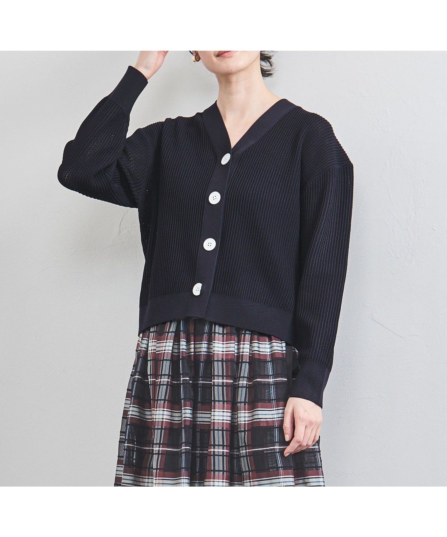 【ユナイテッドアローズ/UNITED ARROWS】のメッシュ Vネック カーディガン インテリア・キッズ・メンズ・レディースファッション・服の通販 founy(ファニー) 　ファッション　Fashion　レディースファッション　Fashion for Women　トップス・カットソー　Cut & Sew Tops　カーディガン・羽織り　Layered Style Cardigans　Vネックトップス　V-Neck Tops / V-Cut Neckline Shirts　アイレット　Eyelet Lace　カーディガン　Cardigan, Knitwear　ボトム　Bottoms, Lower Wear　メッシュ　Mesh, Net Fabric　ワイド　Wide, Wide Fit　NAVY|ID: prp329100004634984 ipo3291000000033375102
