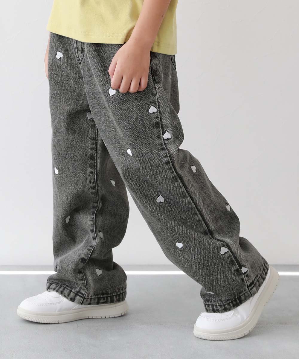 【デビロック/devirock / KIDS】のハート刺繍 デニム ワイドパンツ デニムパンツ ロングパンツ 長ズボン ボトムス 25AW インテリア・キッズ・メンズ・レディースファッション・服の通販 founy(ファニー) 　ファッション　Fashion　キッズファッション　Fashion for Kids　ボトムス　Bottoms　チュール　Tulip, Tulip Motif　デニム　Denim, Jeans Material　トレンド　Trend, Trending Now　ロング　Long, Long-Length　ワイド　Wide, Wide Fit　おすすめ　Recommended / Our Picks　2025年　2025　2025-2026秋冬・A/W　Autumn/Winter 2025–26 AW25–26　001-ケミカルブラック|ID: prp329100004635136 ipo3291000000033494651