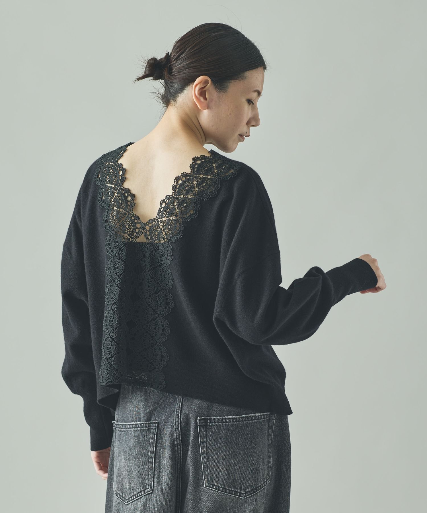 【カレンソロジー/Curensology】のバックレースニットプルオーバー インテリア・キッズ・メンズ・レディースファッション・服の通販 founy(ファニー) 　ファッション　Fashion　レディースファッション　Fashion for Women　トップス・カットソー　Cut & Sew Tops　ニット　Knit Tops & Sweaters　カジュアルプルオーバー・ニットトップス　Pullovers & Knit Tops / Casual Pullovers　エレガント 上品　Elegant　フェミニン　Feminine, Girly　ワイド　Wide, Wide Fit　洗える　Machine Washable　【一部先行予約】ブラック|ID: prp329100004635179 ipo3291000000033905809