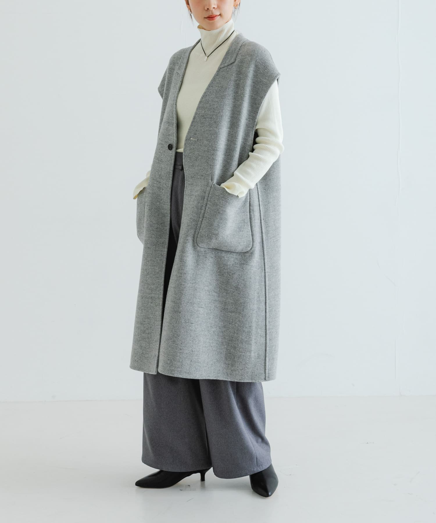 【アーバンリサーチ/URBAN RESEARCH】のジーロンラムウールリバーシブルジレ インテリア・キッズ・メンズ・レディースファッション・服の通販 founy(ファニー) 　ファッション　Fashion　レディースファッション　Fashion for Women　アウター　Coat / Outerwear Collection　トップス・カットソー　Cut & Sew Tops　ベスト&ジレ / 重ね着スタイル　Vests & Gilets　2024年　2024　2024-2025秋冬・A/W　Autumn/Winter 2024–25 AW24–25　冬　Winter / This Winter　ジャケット　Jacket, Outerwear　スラックス　Slacks, Dress Pants　トレンド　Trend, Trending Now　パッチ　Patch, Appliqué　ポケット　Pocket, Pocket Detail　今季　This Season, Current Season　日本製　Made In Japan　無地　Plain, Solid Color　秋　Autumn　A/W・秋冬　Autumn/Winter　GRAY|ID: prp329100004635552 ipo3291000000033631297