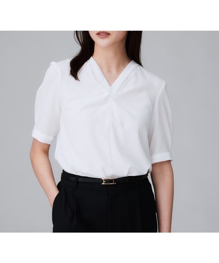 【アンタイトル/UNTITLED】のVネックブラウス インテリア・キッズ・メンズ・レディースファッション・服の通販 founy(ファニー) 　ファッション　Fashion　レディースファッション　Fashion for Women　トップス・カットソー　Cut & Sew Tops　シャツ・ブラウス・オフィスカジュアル　Elegant Blouses & Button-Ups　Vネックトップス　V-Neck Tops / V-Cut Neckline Shirts　おすすめ　Recommended / Our Picks　インナー　Innerwear　ジャケット　Jacket, Outerwear　ジョーゼット　Georgette, Semi-Sheer Fabric　ストレッチ　Stretch, Stretchy Fabric　スーツ　Suit, Formalwear　ツイスト　Tweed, Tweed Fabric　ドレープ　Drape, Draping Fabric　パウダー　Powder, Soft Tone　エレガント 上品　Elegant　ホワイト|ID: prp329100004635769 ipo3291000000033390947
