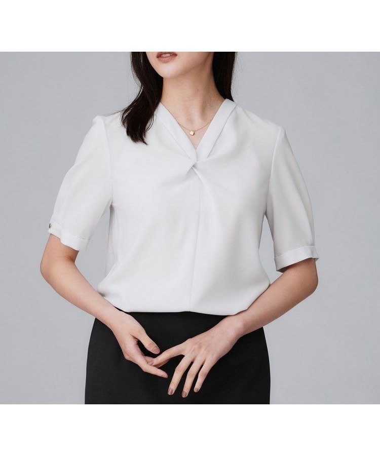【アンタイトル/UNTITLED】のVネックブラウス インテリア・キッズ・メンズ・レディースファッション・服の通販 founy(ファニー) 　ファッション　Fashion　レディースファッション　Fashion for Women　トップス・カットソー　Cut & Sew Tops　シャツ・ブラウス・オフィスカジュアル　Elegant Blouses & Button-Ups　Vネックトップス　V-Neck Tops / V-Cut Neckline Shirts　おすすめ　Recommended / Our Picks　インナー　Innerwear　ジャケット　Jacket, Outerwear　ジョーゼット　Georgette, Semi-Sheer Fabric　ストレッチ　Stretch, Stretchy Fabric　スーツ　Suit, Formalwear　ツイスト　Tweed, Tweed Fabric　ドレープ　Drape, Draping Fabric　パウダー　Powder, Soft Tone　エレガント 上品　Elegant　ライトグレー|ID: prp329100004635769 ipo3291000000033390948