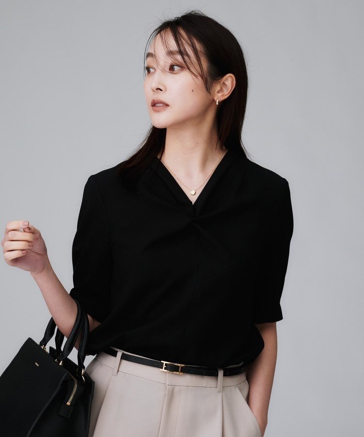 【アンタイトル/UNTITLED】のVネックブラウス インテリア・キッズ・メンズ・レディースファッション・服の通販 founy(ファニー) 　ファッション　Fashion　レディースファッション　Fashion for Women　トップス・カットソー　Cut & Sew Tops　シャツ・ブラウス・オフィスカジュアル　Elegant Blouses & Button-Ups　Vネックトップス　V-Neck Tops / V-Cut Neckline Shirts　おすすめ　Recommended / Our Picks　インナー　Innerwear　ジャケット　Jacket, Outerwear　ジョーゼット　Georgette, Semi-Sheer Fabric　ストレッチ　Stretch, Stretchy Fabric　スーツ　Suit, Formalwear　ツイスト　Tweed, Tweed Fabric　ドレープ　Drape, Draping Fabric　パウダー　Powder, Soft Tone　エレガント 上品　Elegant　ブラック|ID: prp329100004635769 ipo3291000000033390950