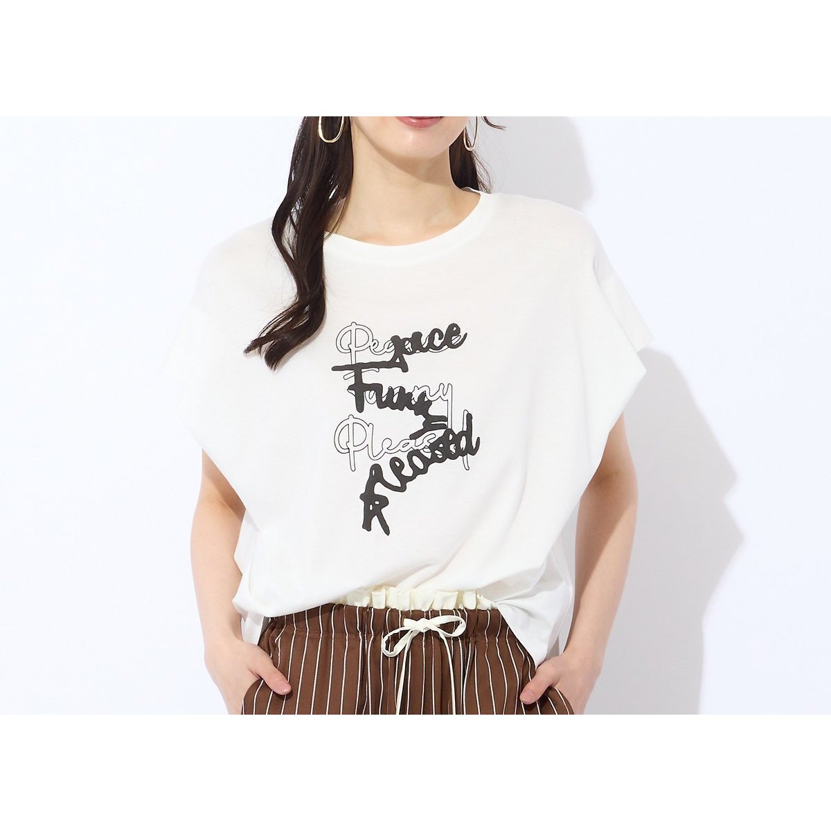 【リリアンビューティエクラ/Liliane Burty ECLAT】の【S・Mサイズ】綿100%フレンチスリーブTシャツ インテリア・キッズ・メンズ・レディースファッション・服の通販 founy(ファニー) 　ファッション　Fashion　レディースファッション　Fashion for Women　トップス・カットソー　Cut & Sew Tops　シャツ・ブラウス・オフィスカジュアル　Elegant Blouses & Button-Ups　ロングTシャツ・Tシャツ　Longline T-Shirts & Tees　コレクション　Collection, Seasonal Line　スリーブ　Sleeve, Long Sleeve / Short Sleeve　デニム　Denim, Jeans Material　トレンド　Trend, Trending Now　フォルム　Silhouette, Form　フレンチ　French, French Style　プリント　Print, Printed Pattern　リュクス　Luxury, Elegant, High-End, Chic　おすすめ　Recommended / Our Picks　ホワイト|ID: prp329100004635809 ipo3291000000033391489
