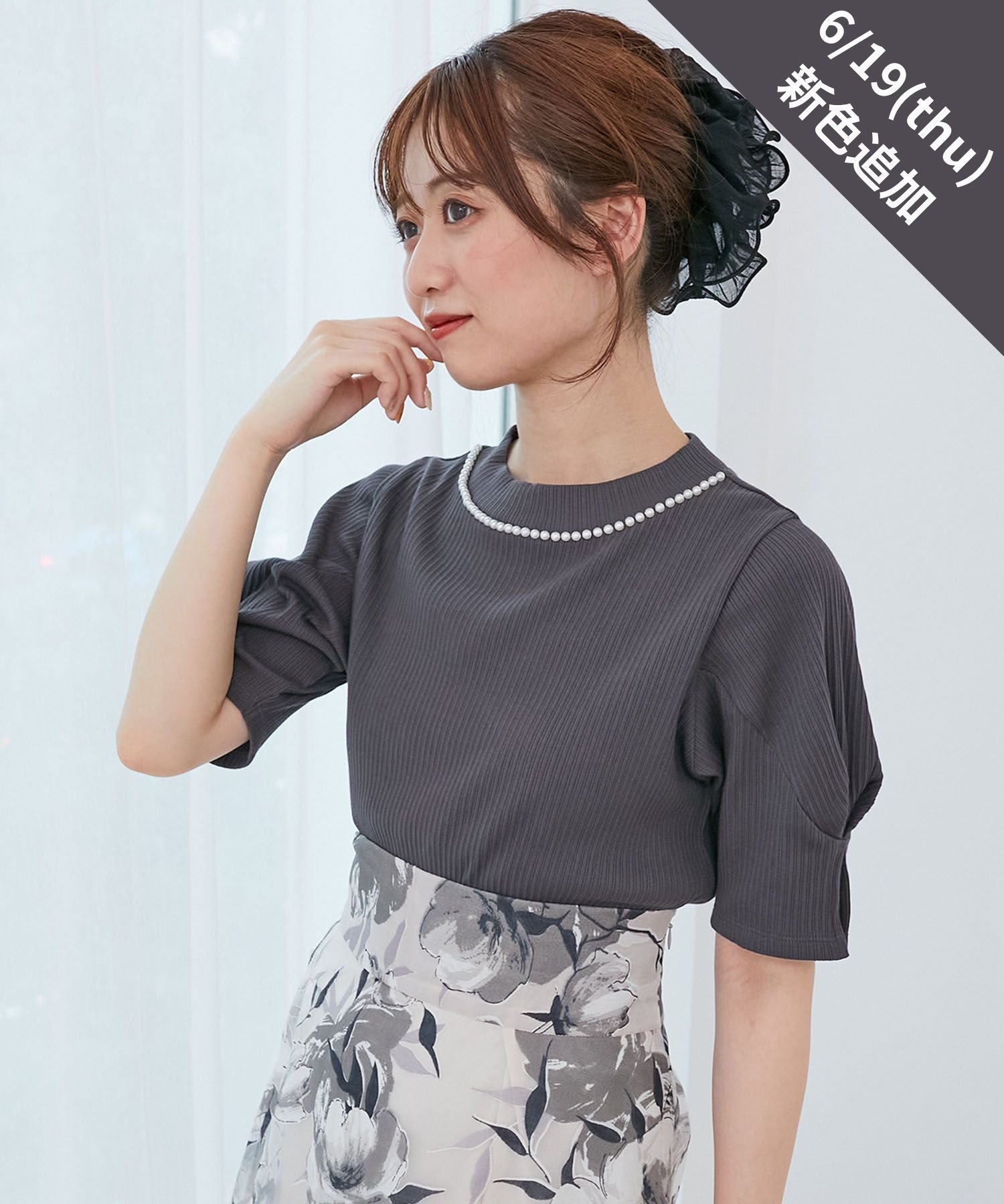 【マジェスティック レゴン/MAJESTIC LEGON】のネックパールリブトップス インテリア・キッズ・メンズ・レディースファッション・服の通販 founy(ファニー) 　ファッション　Fashion　レディースファッション　Fashion for Women　トップス・カットソー　Cut & Sew Tops　おすすめ　Recommended / Our Picks　ジャケット　Jacket, Outerwear　スラックス　Slacks, Dress Pants　ダウン　Down, Puffer　パール　Pearl, Pearl Accent　フィット　Fit, Slim Fit　フォルム　Silhouette, Form　エレガント 上品　Elegant　再入荷　Restock / Back in Stock　C/グレー|ID: prp329100004636260 ipo3291000000033553681