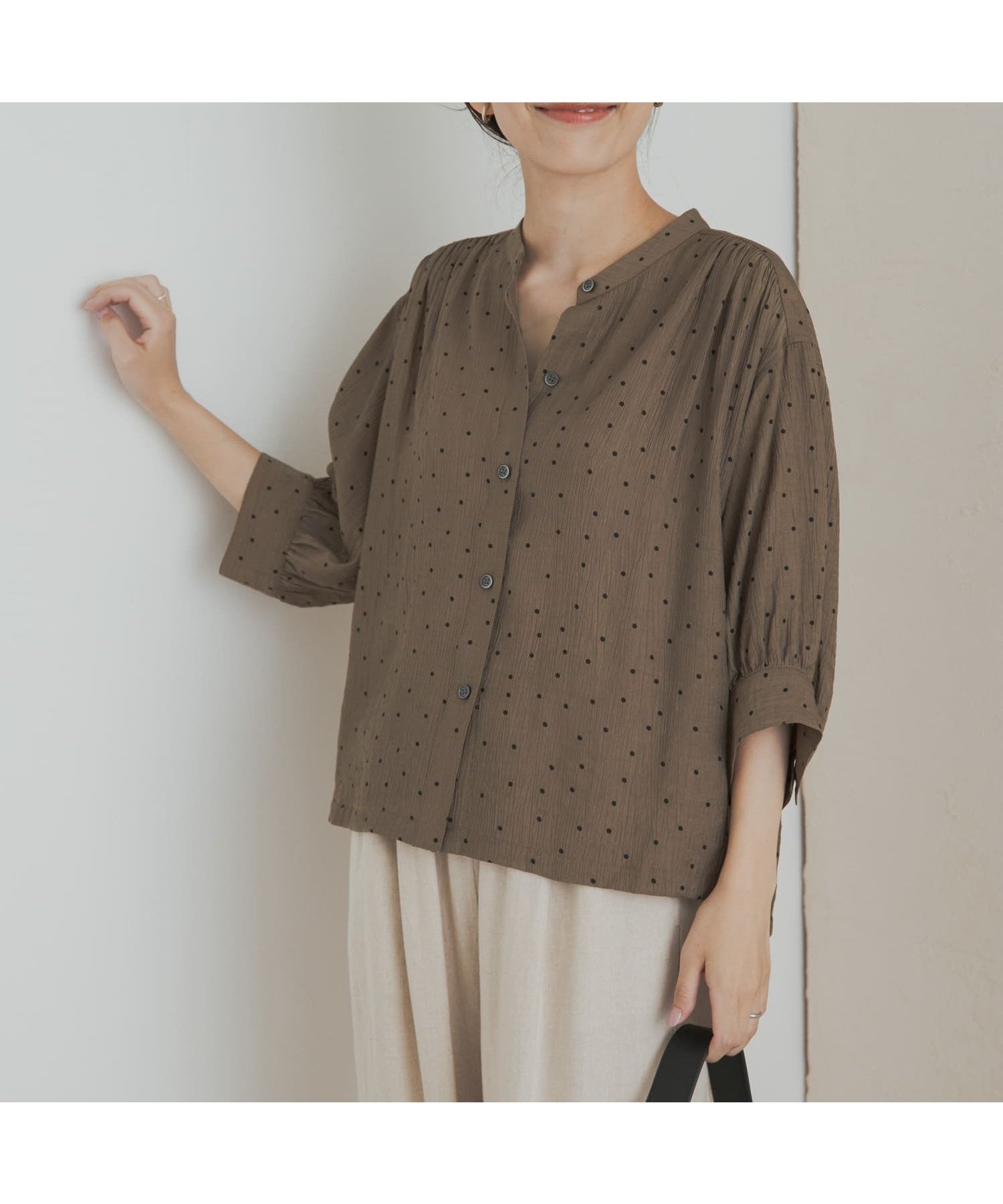 【アーバンリサーチ ドアーズ/URBAN RESEARCH DOORS】の楊柳ドット5分袖ブラウス インテリア・キッズ・メンズ・レディースファッション・服の通販 founy(ファニー) 　ファッション　Fashion　レディースファッション　Fashion for Women　トップス・カットソー　Cut & Sew Tops　シャツ・ブラウス・オフィスカジュアル　Elegant Blouses & Button-Ups　2025年　2025　2025春夏・S/S　Spring/Summer 2025 SS25　ギャザー　Gathered, Ruffled　ドット　Polka Dot, Dot Pattern　プリント　Print, Printed Pattern　ランダム　Random, Irregular　リラックス　Relax, Relaxed Fit　ロング　Long, Long-Length　エレガント 上品　Elegant　夏　Summer　S/S・春夏　SS, Spring/Summer, Warm Season　KHAKI|ID: prp329100004636382 ipo3291000000033402429
