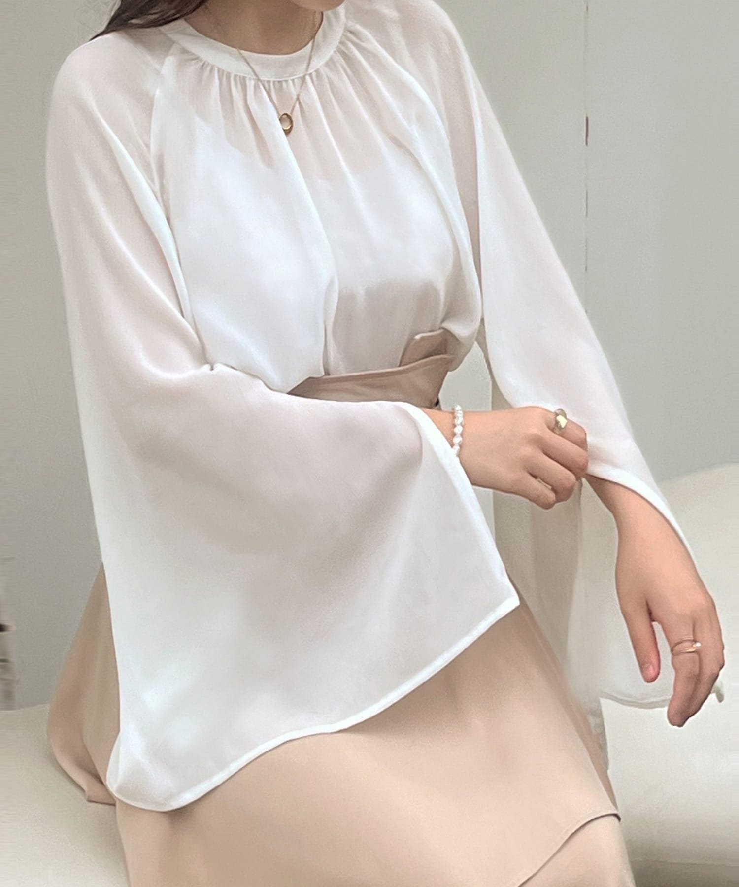 【ジュノア/JUNOAH】のシアースリットスリーブブラウス インテリア・キッズ・メンズ・レディースファッション・服の通販 founy(ファニー) 　ファッション　Fashion　レディースファッション　Fashion for Women　トップス・カットソー　Cut & Sew Tops　シャツ・ブラウス・オフィスカジュアル　Elegant Blouses & Button-Ups　ホワイト|ID: prp329100004636585 ipo3291000000033406239