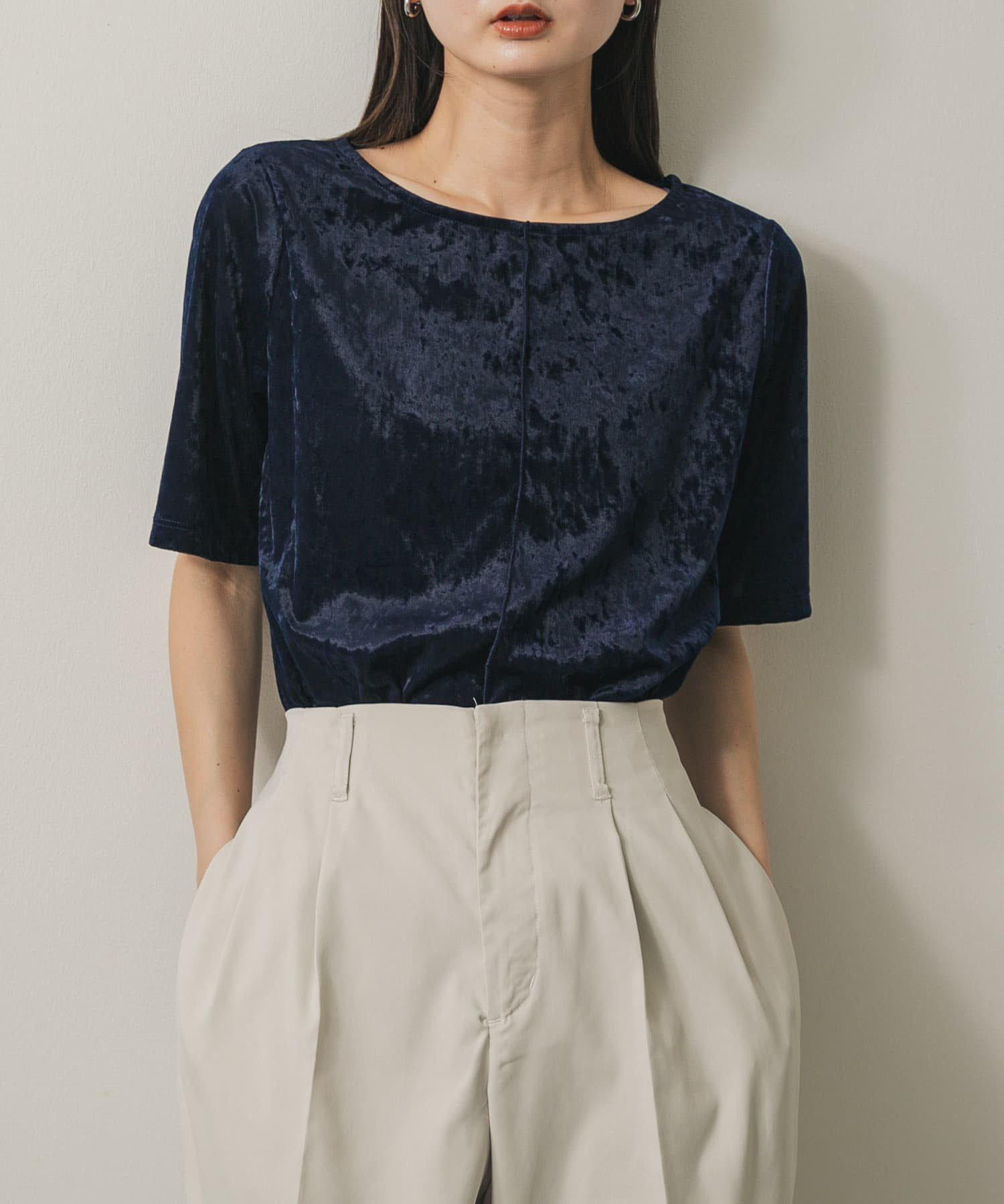 【センスオブプレイス/SENSE OF PLACE by URBAN RESEARCH】のシアーベロアTシャツ(半袖) インテリア・キッズ・メンズ・レディースファッション・服の通販 founy(ファニー) 　ファッション　Fashion　レディースファッション　Fashion for Women　トップス・カットソー　Cut & Sew Tops　シャツ・ブラウス・オフィスカジュアル　Elegant Blouses & Button-Ups　ロングTシャツ・Tシャツ　Longline T-Shirts & Tees　ベロアトップス　Velour Tops / Velvet-Look Items　コンパクト　Compact, Small Size　シンプル　Simple, Minimal　フィット　Fit, Slim Fit　ベロア　Velour, Soft Velvet　エレガント 上品　Elegant　半袖　Short Sleeve, Half Sleeve　NAVY|ID: prp329100004636980 ipo3291000000033835962