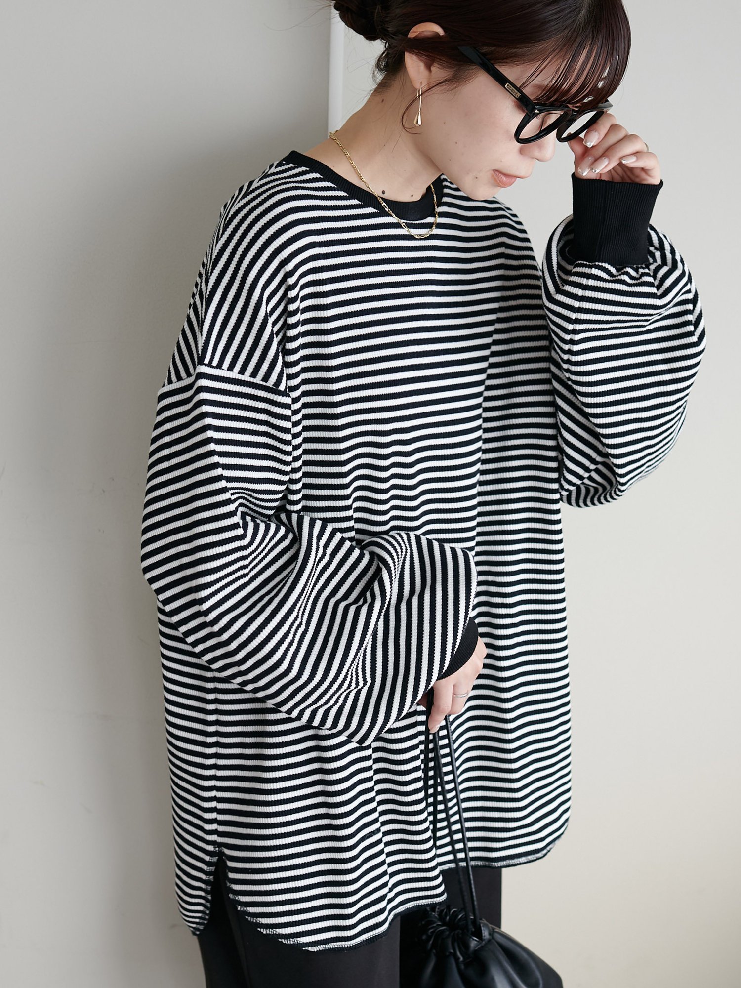 【ディスコート/Discoat】の【ベストセラー】ワッフルロングTシャツ《WEB限定》 インテリア・キッズ・メンズ・レディースファッション・服の通販 founy(ファニー) 　ファッション　Fashion　レディースファッション　Fashion for Women　アウター　Coat / Outerwear Collection　トップス・カットソー　Cut & Sew Tops　シャツ・ブラウス・オフィスカジュアル　Elegant Blouses & Button-Ups　ロングTシャツ・Tシャツ　Longline T-Shirts & Tees　ベスト&ジレ / 重ね着スタイル　Vests & Gilets　シンプル　Simple, Minimal　スリット　Slit, Slit Detail　ロング　Long, Long-Length　ワッフル　Waffle, Waffle Knit　ブラックその他1|ID: prp329100004637648 ipo3291000000033632032