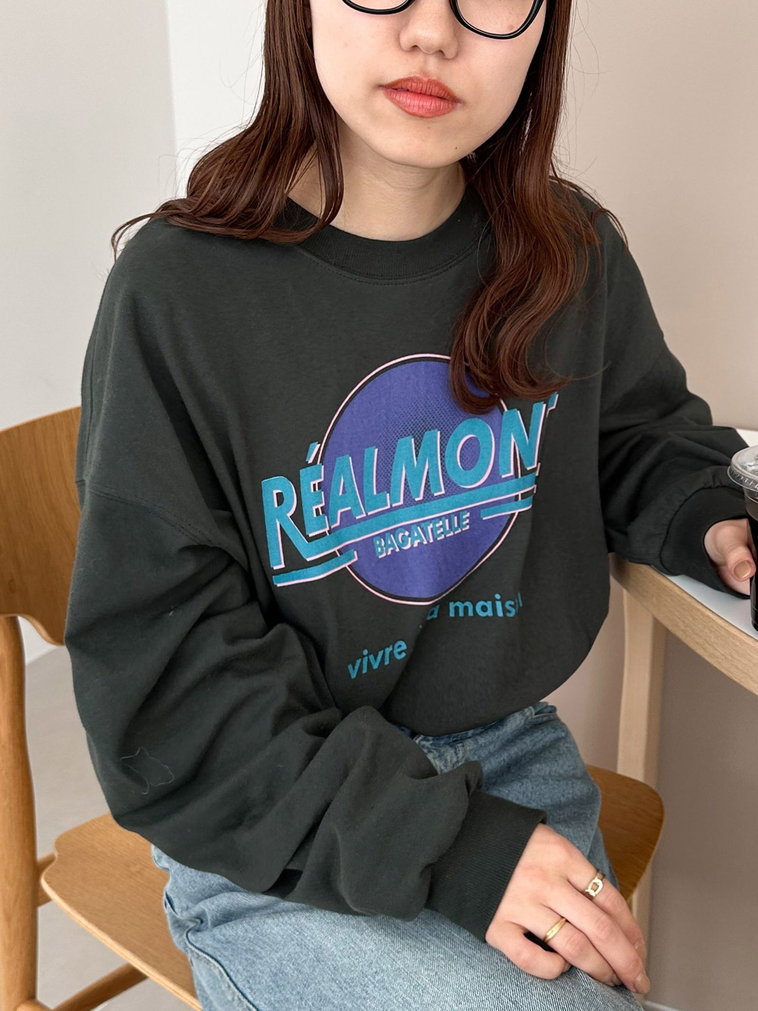 【ディスコート/Discoat】の【WEB限定】スーベニアグラフィックロングTシャツ《ユニセックス》 インテリア・キッズ・メンズ・レディースファッション・服の通販 founy(ファニー) 　ファッション　Fashion　レディースファッション　Fashion for Women　トップス・カットソー　Cut & Sew Tops　シャツ・ブラウス・オフィスカジュアル　Elegant Blouses & Button-Ups　ロングTシャツ・Tシャツ　Longline T-Shirts & Tees　インナー　Innerwear　カラフル　Colorful Design　ショルダー　Shoulder, Shoulder Strap　ジャケット　Jacket, Outerwear　ドロップ　Drop Shoulder, Dropped Style　フロント　Front, Front Design　プリント　Print, Printed Pattern　春　Spring　羽織　Haori, Light Jacket　チャコールグレー|ID: prp329100004637662 ipo3291000000033555643