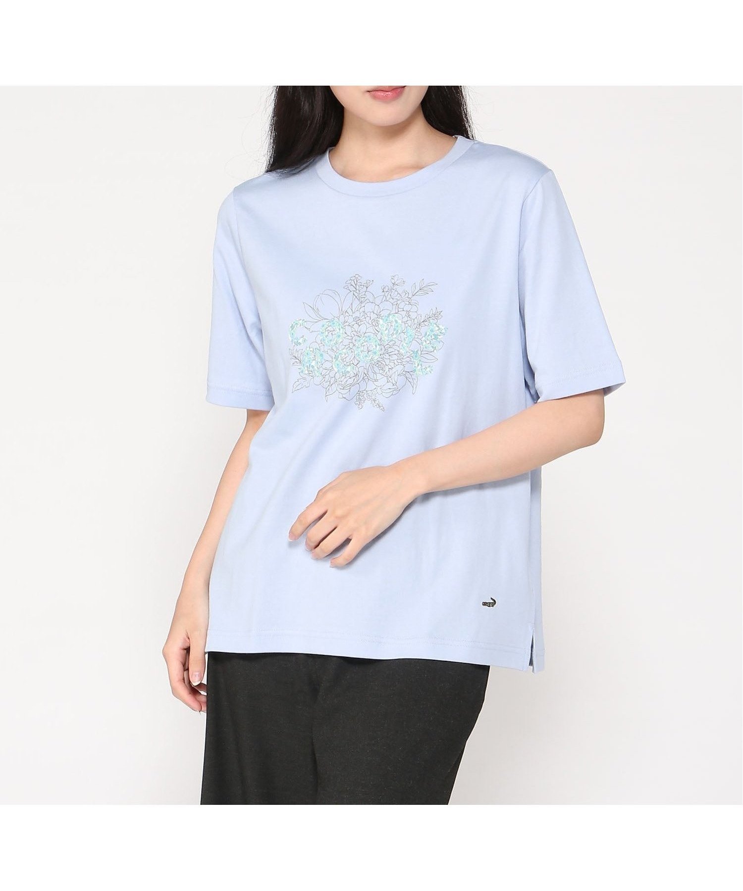 【クロコダイル/CROCODILE】のコットン フラワープリント Tシャツ インテリア・キッズ・メンズ・レディースファッション・服の通販 founy(ファニー) 　ファッション　Fashion　レディースファッション　Fashion for Women　トップス・カットソー　Cut & Sew Tops　シャツ・ブラウス・オフィスカジュアル　Elegant Blouses & Button-Ups　ロングTシャツ・Tシャツ　Longline T-Shirts & Tees　花柄・フラワープリント・モチーフ　Floral Prints & Motifs / Flower Pattern Tops　シンプル　Simple, Minimal　フラワー　Flower, Floral　プリント　Print, Printed Pattern　サックス|ID: prp329100004637664 ipo3291000000033641938