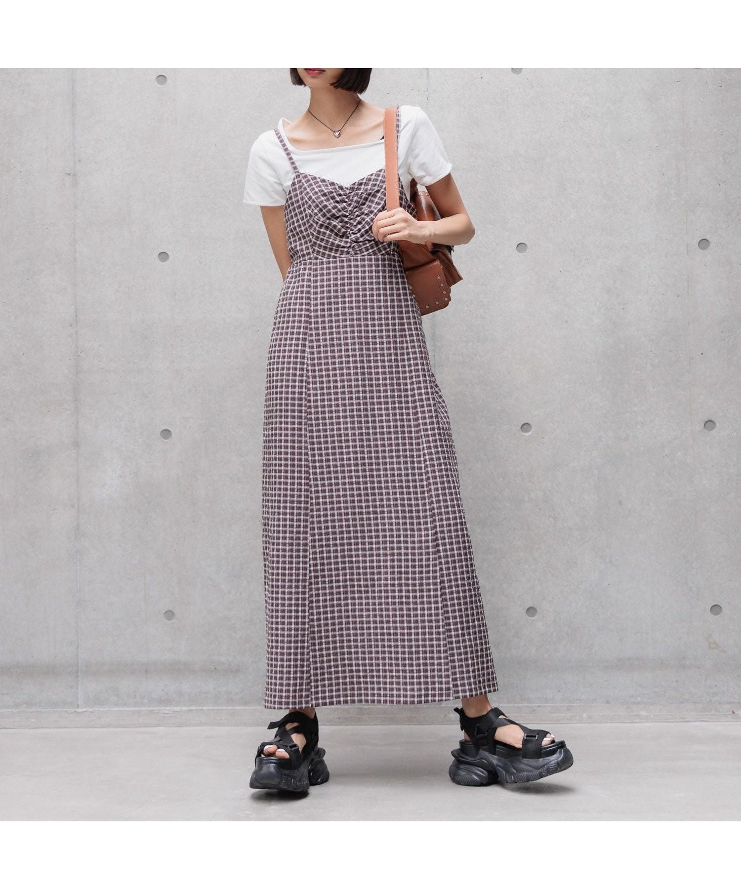 【ページボーイ/PAGEBOY】のチェックキャミワンピース インテリア・キッズ・メンズ・レディースファッション・服の通販 founy(ファニー) 　ファッション　Fashion　レディースファッション　Fashion for Women　ワンピース　Dresses　キャミソールワンピース　Camisole Dresses　おすすめ　Recommended / Our Picks　キャミワンピース　Cami Dress, Slip Dress　ギャザー　Gathered, Ruffled　クラシック　Classic, Timeless Style　スリット　Slit, Slit Detail　チェック　Check, Plaid, Tartan　フレア　Flare, Flared　羽織　Haori, Light Jacket　ブラウン55|ID: prp329100004638020 ipo3291000000033425063