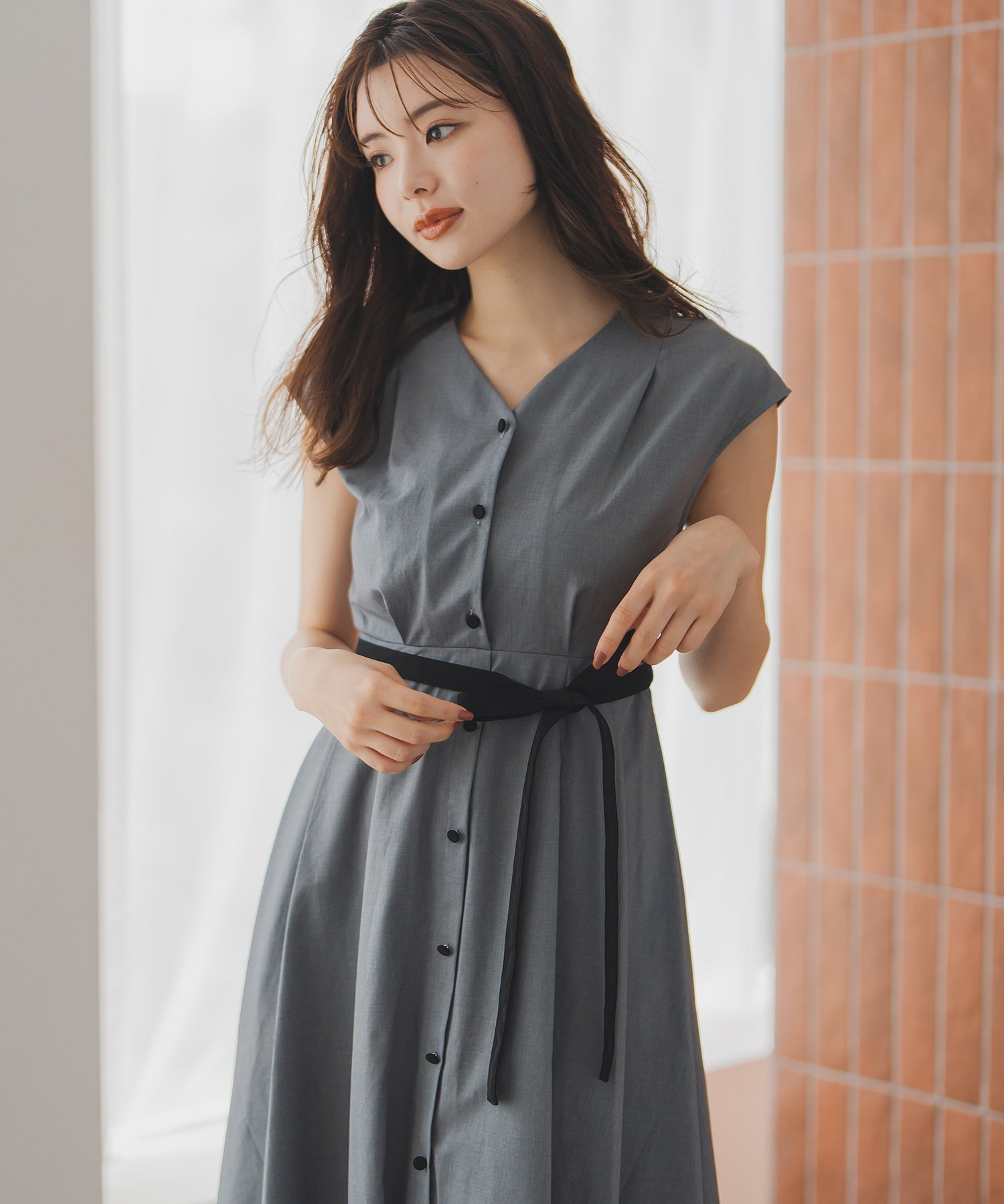 【ミッシュマッシュ/MISCH MASCH】のMM537411 配色フレンチスリーブワンピース インテリア・キッズ・メンズ・レディースファッション・服の通販 founy(ファニー) 　ファッション　Fashion　レディースファッション　Fashion for Women　ワンピース　Dresses　スリーブ　Sleeve, Long Sleeve / Short Sleeve　デコルテ　Décolleté, Neckline　フレンチ　French, French Style　リボン　Ribbon, Bow　ビジネス 仕事 通勤　Business / Work / Commuting　グレー|ID: prp329100004638135 ipo3291000000033426123