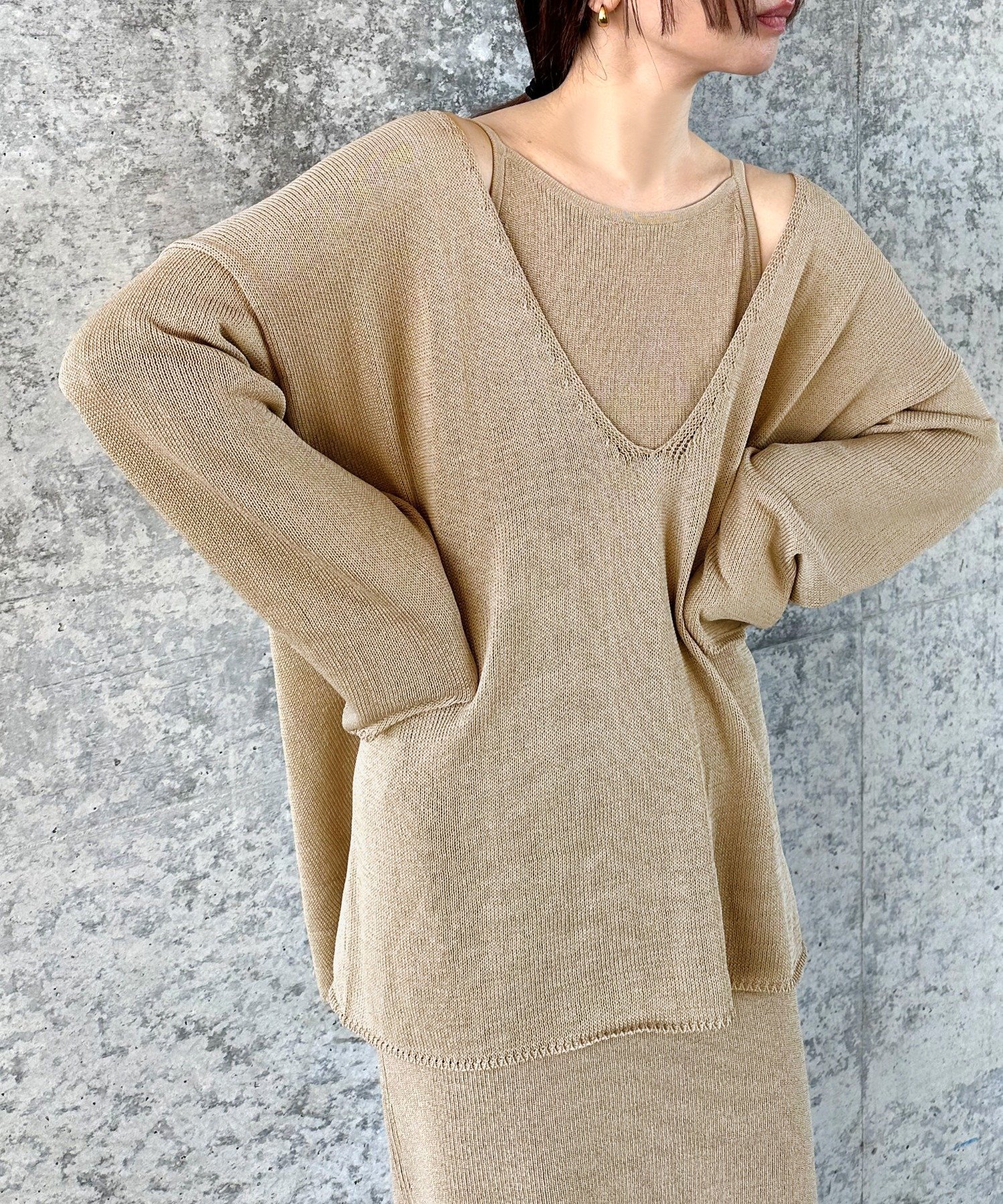【セレクトモカ/SELECT MOCA】の【サイズ展開あり】ディープVネックルーズニット インテリア・キッズ・メンズ・レディースファッション・服の通販 founy(ファニー) 　ファッション　Fashion　レディースファッション　Fashion for Women　トップス・カットソー　Cut & Sew Tops　ニット　Knit Tops & Sweaters　Vネックトップス　V-Neck Tops / V-Cut Neckline Shirts　キャミソール　Camisole, Spaghetti Strap Top　コンパクト　Compact, Small Size　シンプル　Simple, Minimal　スリット　Slit, Slit Detail　タンク　Tank Top, Sleeveless Top　夏　Summer　グレイッシュベージュ-230|ID: prp329100004638209 ipo3291000000033494068