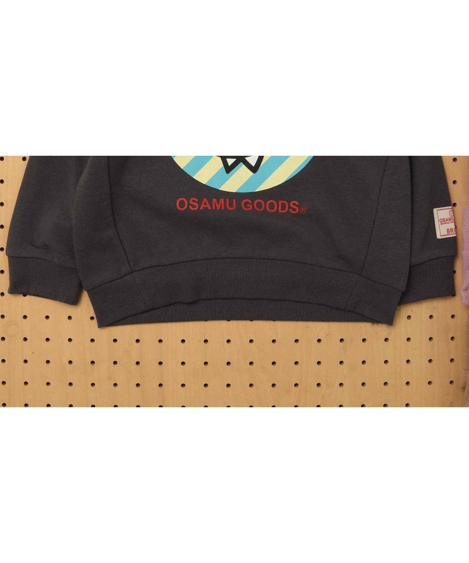 【エフオー オンラインストア/F.O.Online Store / KIDS】のWEB限定 【OSAMU GOODSコラボ】トレーナー インテリア・キッズ・メンズ・レディースファッション・服の通販 founy(ファニー) 　ファッション　Fashion　キッズファッション　Fashion for Kids　春　Spring　秋　Autumn　コラボ　Collaboration, Collab　トレーナー　Sweatshirt, Trainer　プリント　Print, Printed Pattern　おすすめ　Recommended / Our Picks　チャコール|ID: prp329100004638568 ipo3291000000034123317